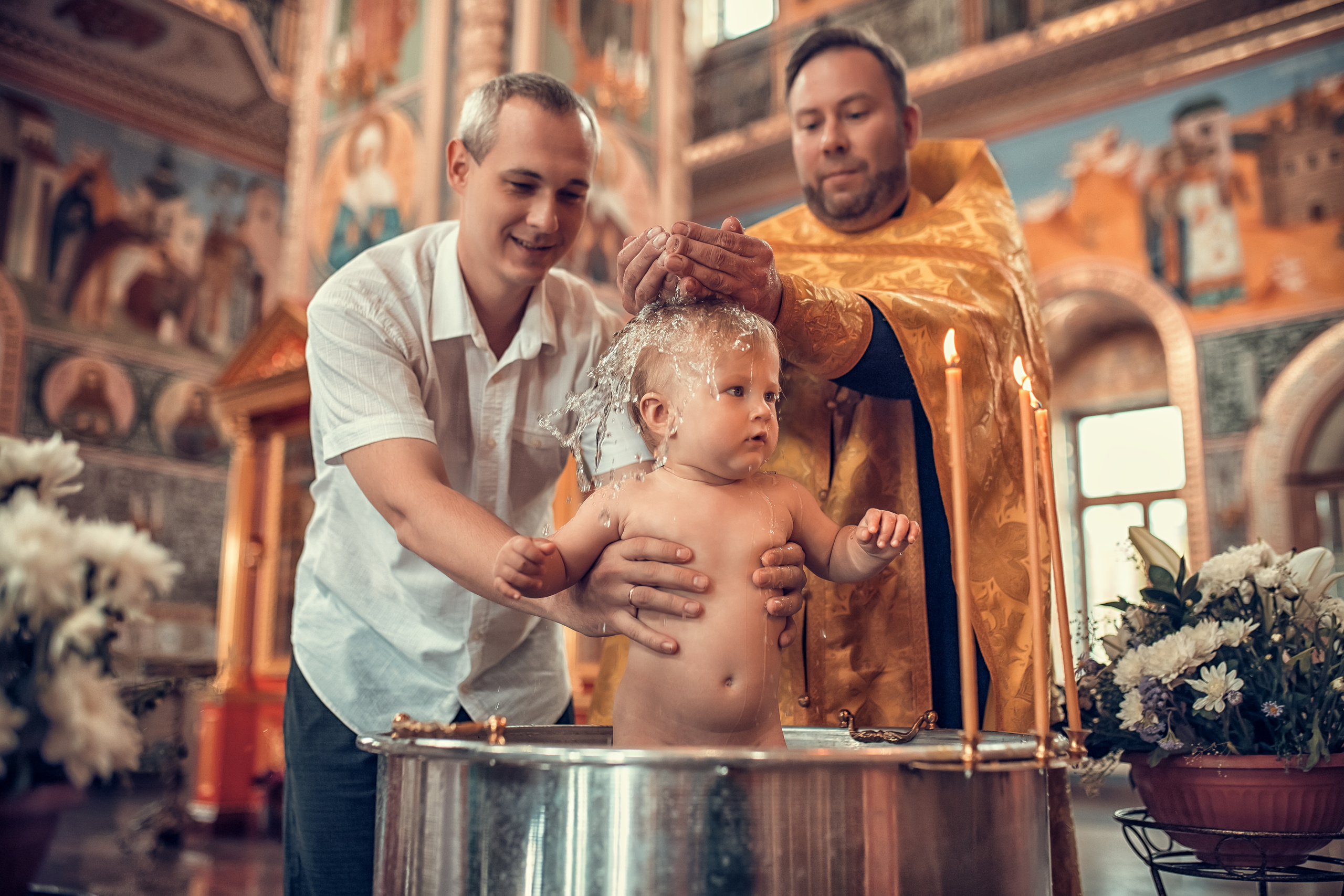 Таинство Крещения Катюши в Георгиевском храме. Екатерина Крапивина фотограф церковных Таинств в Нижний Новгороде