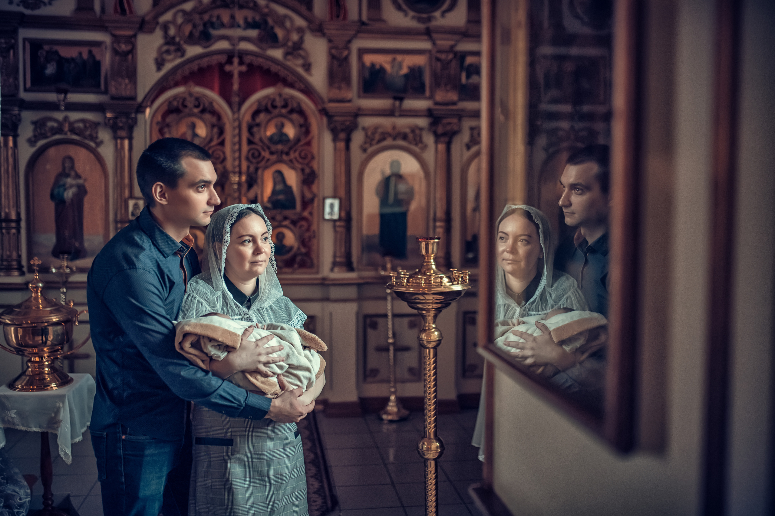 Таинство крещения Младенца Михаила в Спасском храме села Работки. Екатерина Крапивина фотограф церковных Таинств в Нижний Новгороде