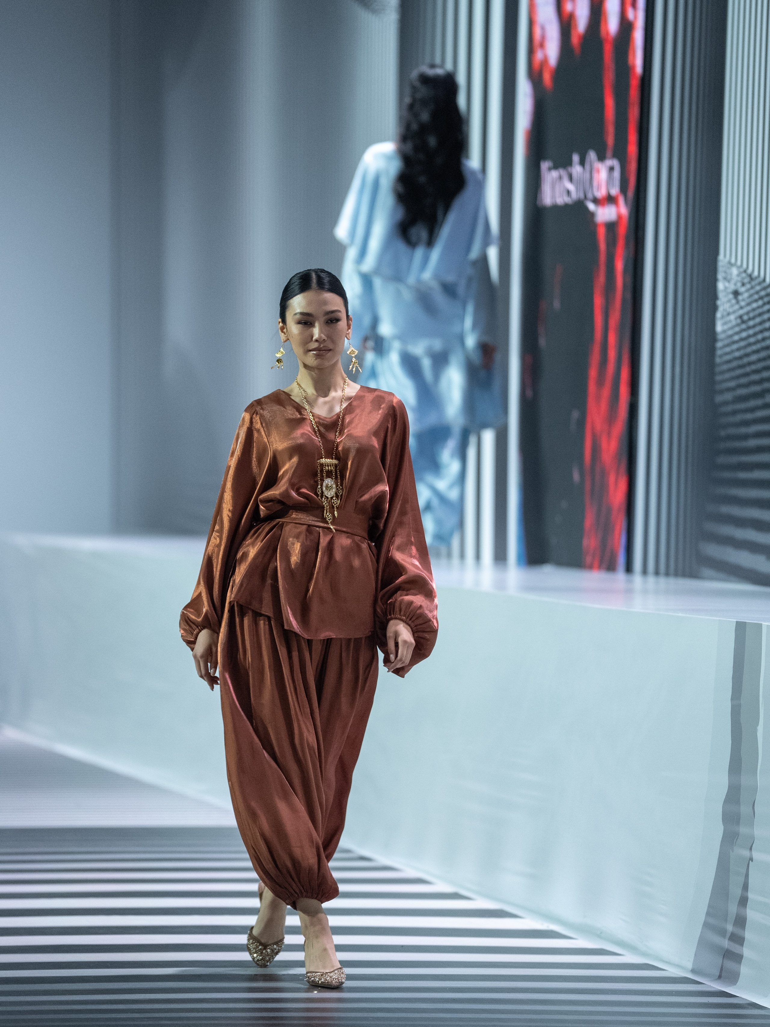 Brand AINASH QARA. Сайт Алматинского НЮ АРТ, будуар и фэшн фотографа Дениса Карпенко