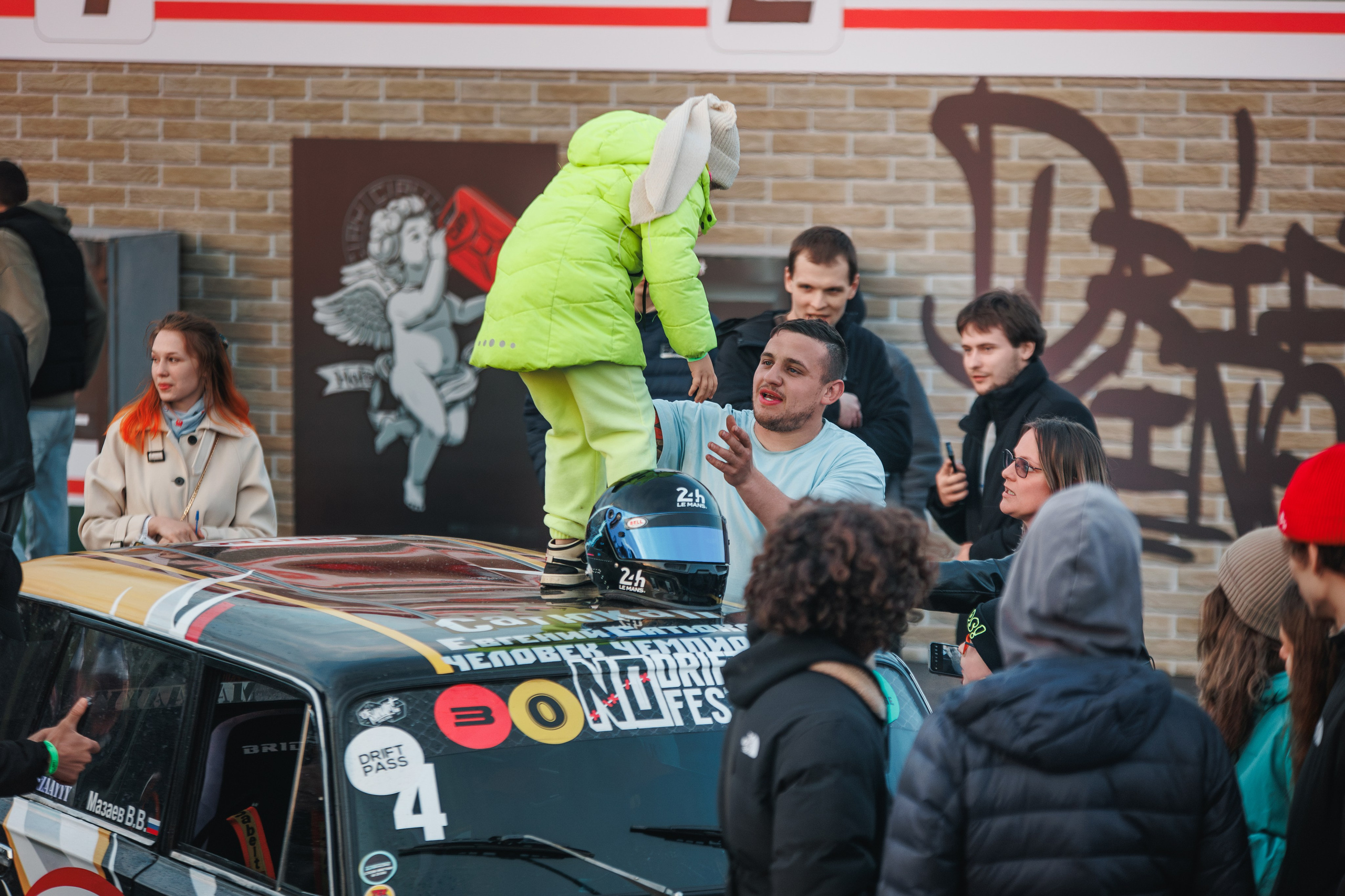 Выставка и дрифт машин. Репортажный фотограф. Москва. Алина Ланская