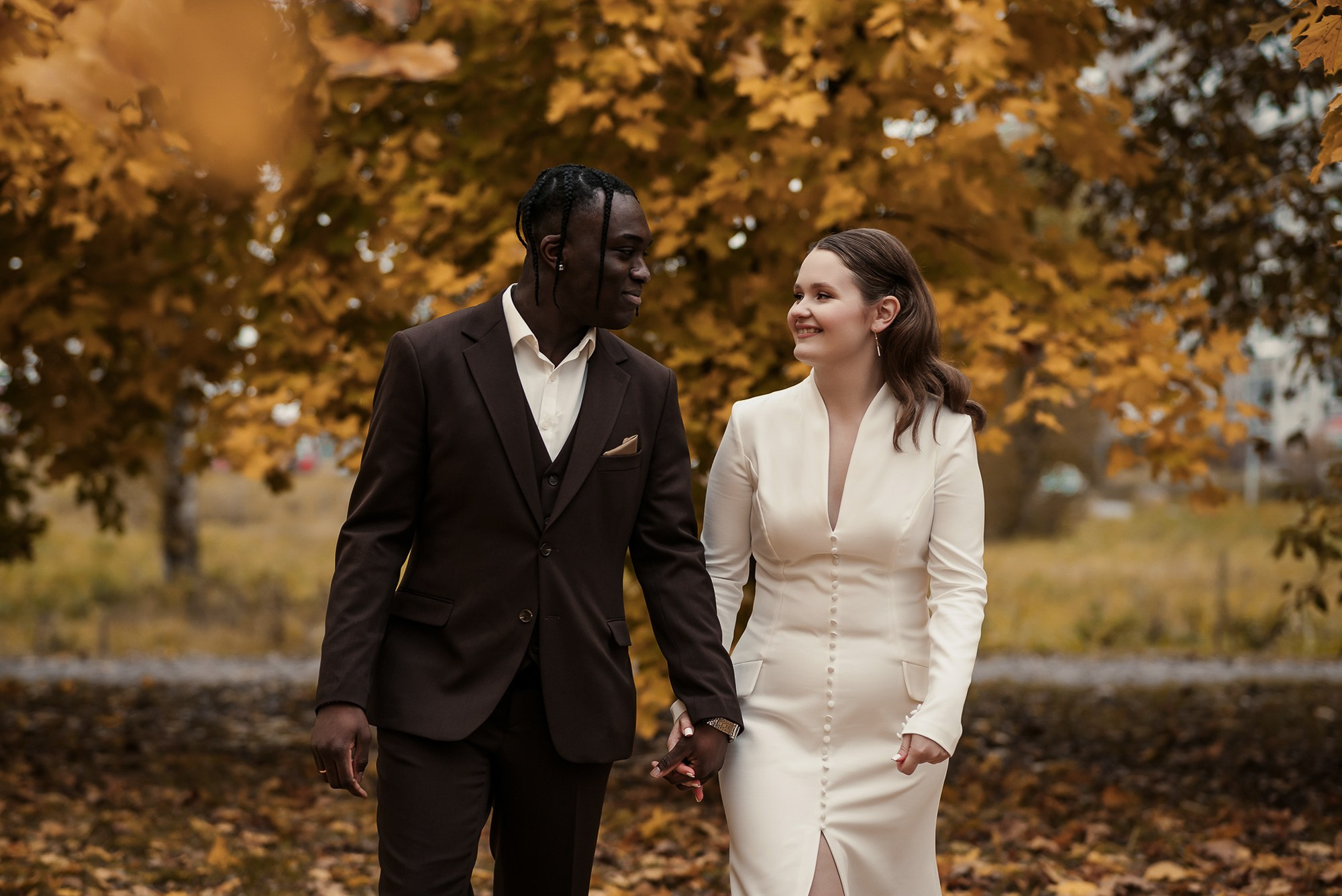 Свадебная осенняя фотосессия в кленах. Свадебный и репортажный фотограф в Ярославле Евгений Сальников