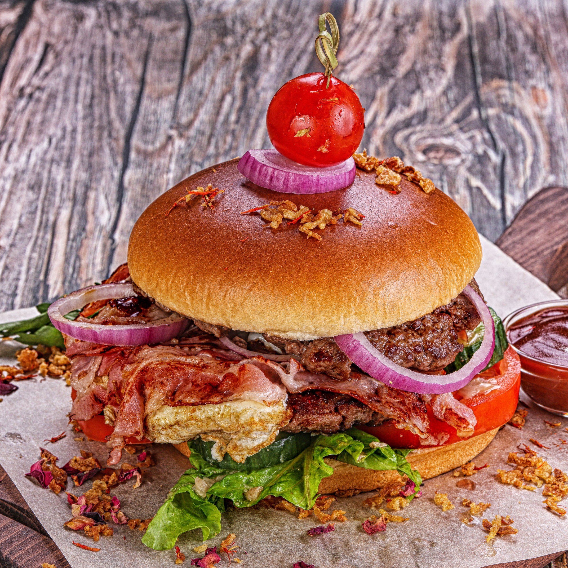 Фотосъемка бургеров и гамбургеров. Заказ по тел.: +7 (906) 006-90-22. Фуд-фотограф Андрей Старостин — съемка еды в Москве. 9000 руб. в час