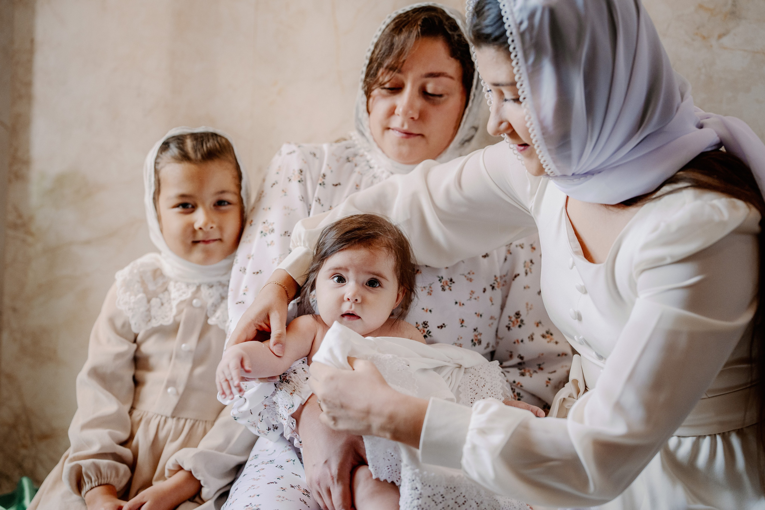 Таинство крещения Снежаны. Фотограф на Крещение и Венчание в Красноярске Рамазанова Юлия