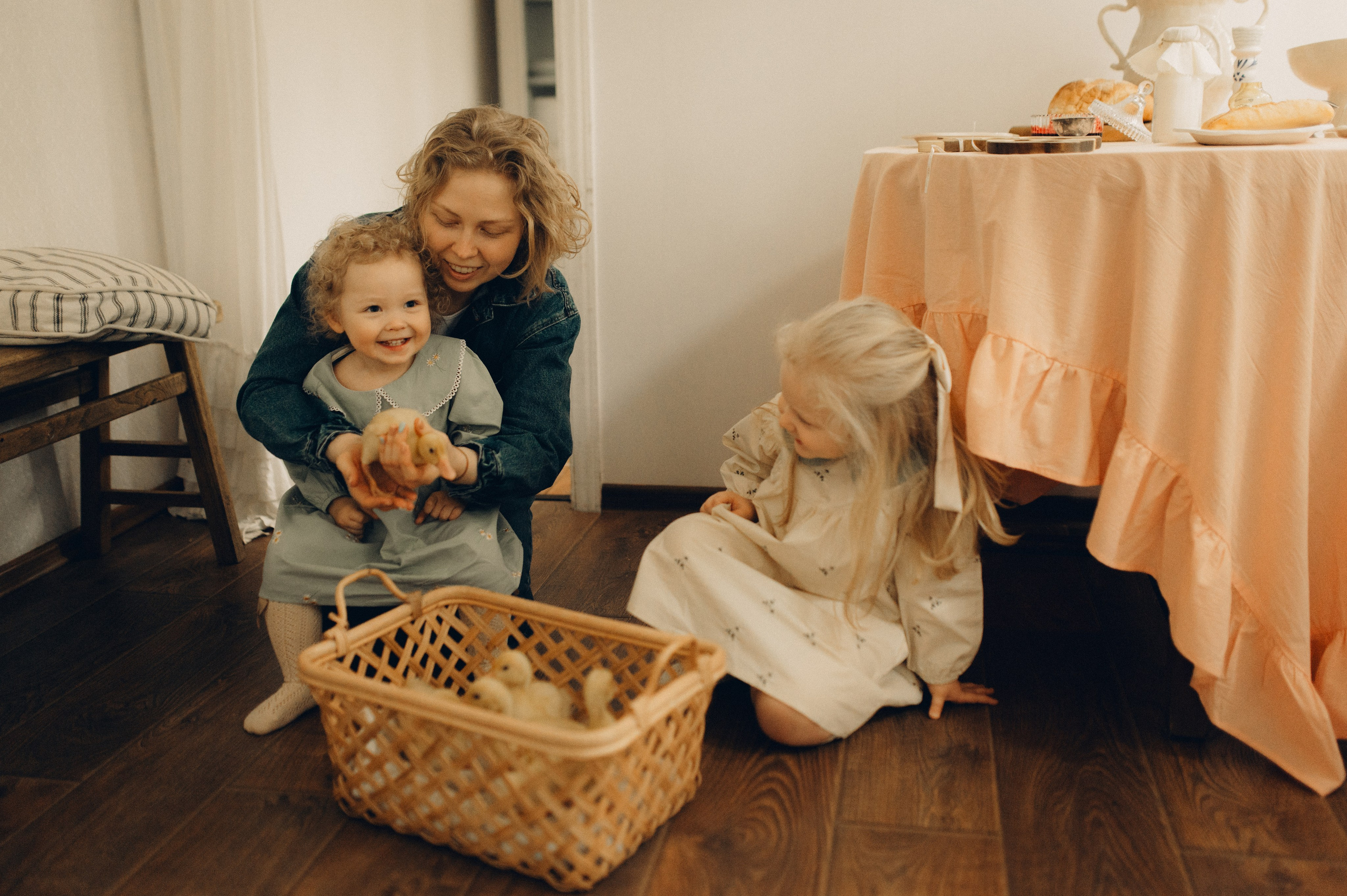 Весна в ладошках. Семейный фотограф в Москве Екатерина Денисенко | Фотосессии без постановки дома и в студии