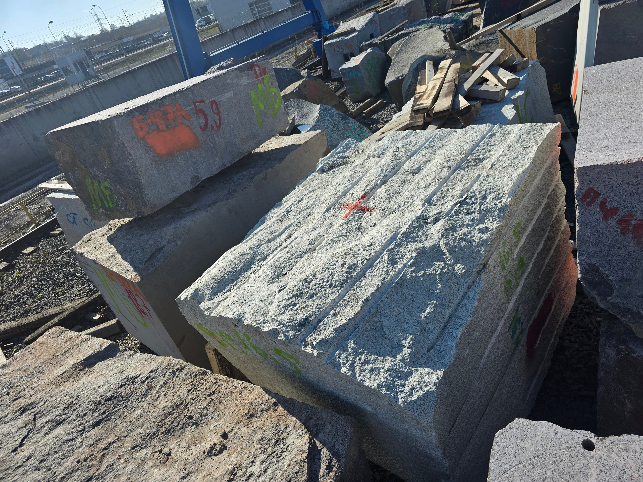 Петрозаводск. МБ Байковы. Гранит и камень из сердца Карелии