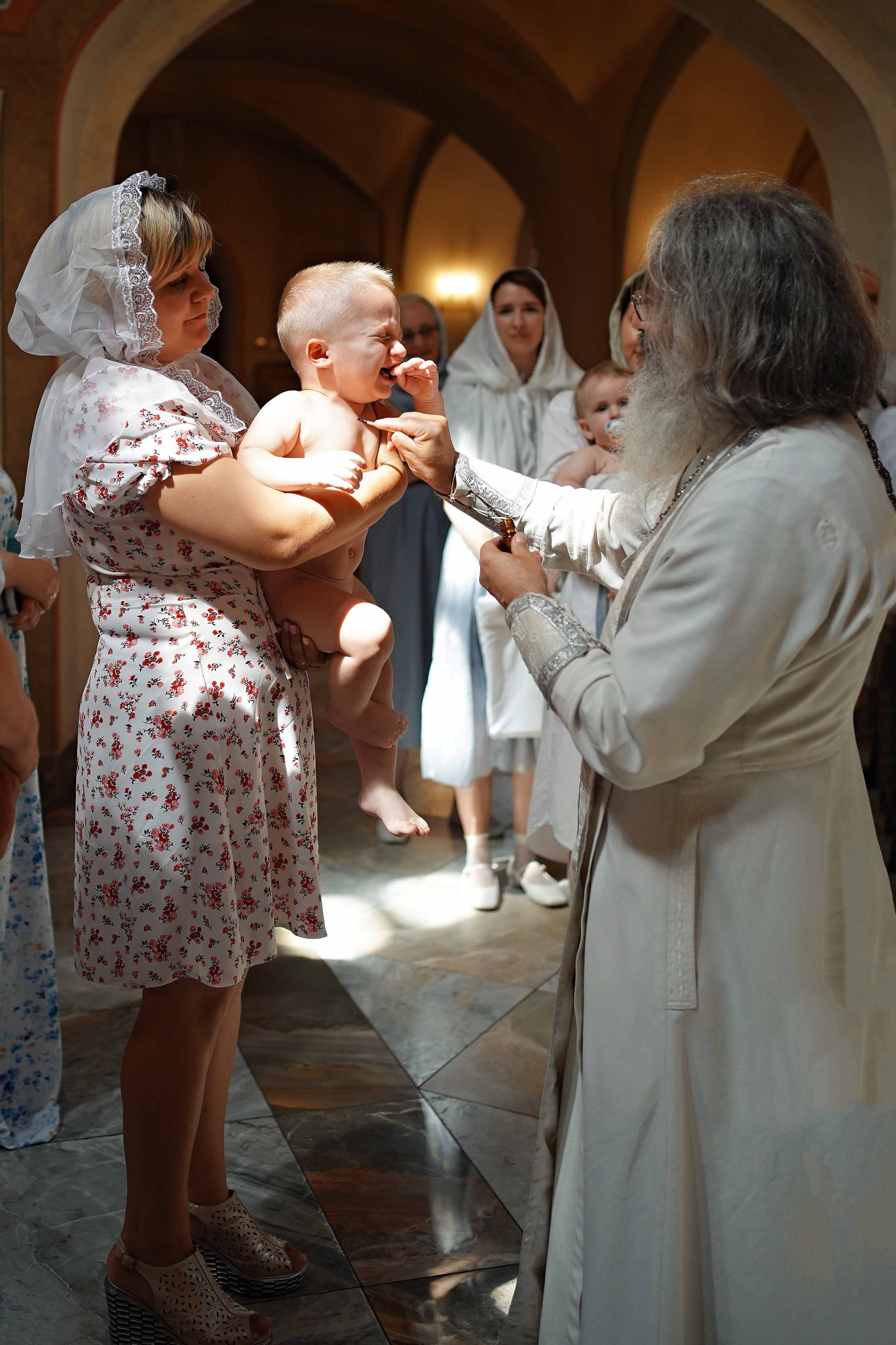 Таинство Крещения в храме Живоначальной Троицы в Троицке. Семейный и детский фотограф в Москве Екатерина Офицерова