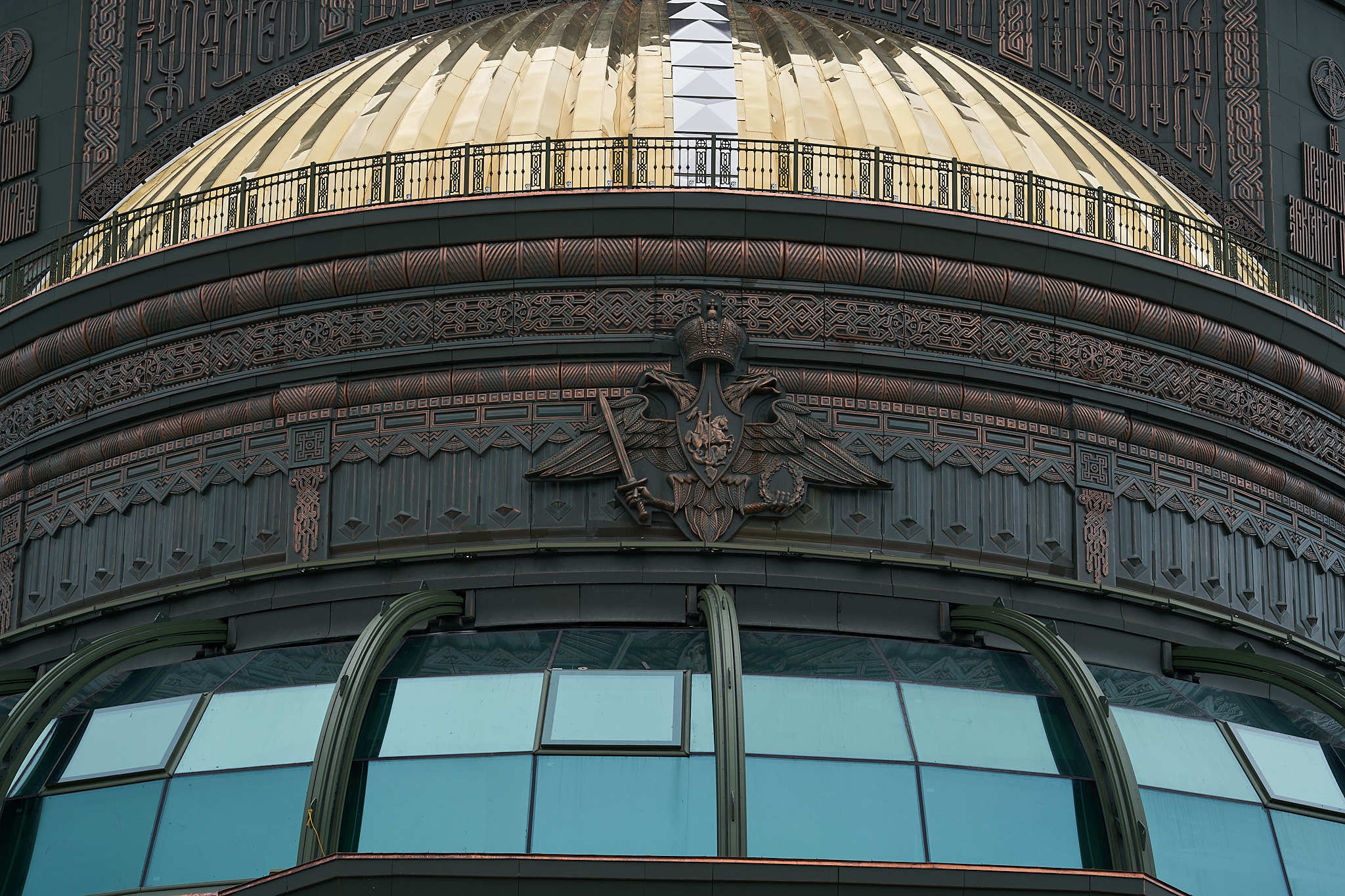 4. Впервые в истории воплощена уникальная архитектура храма из металла и стекла.