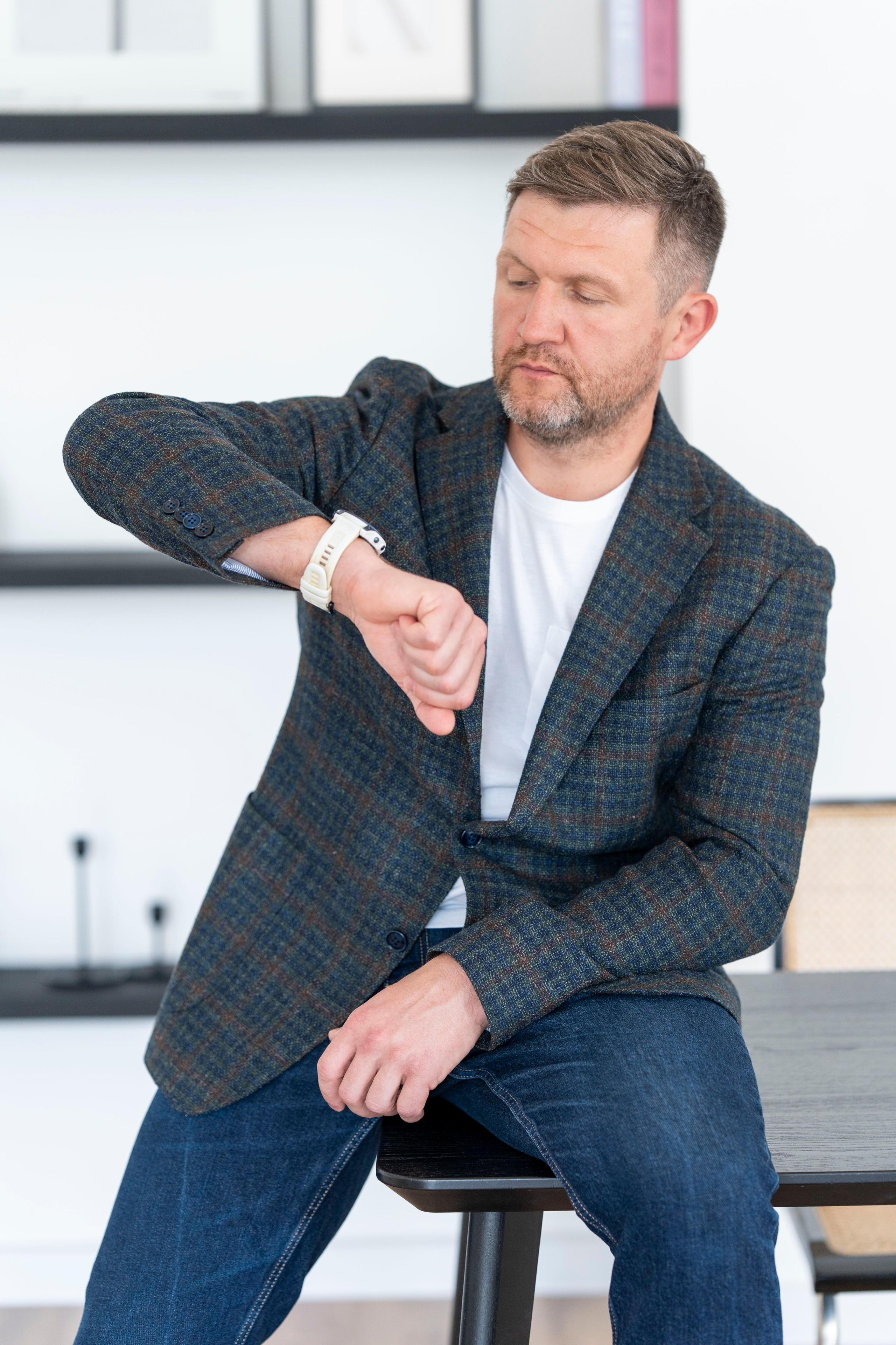 Артем. Владелец компании по производству пластиковой тары. Главная