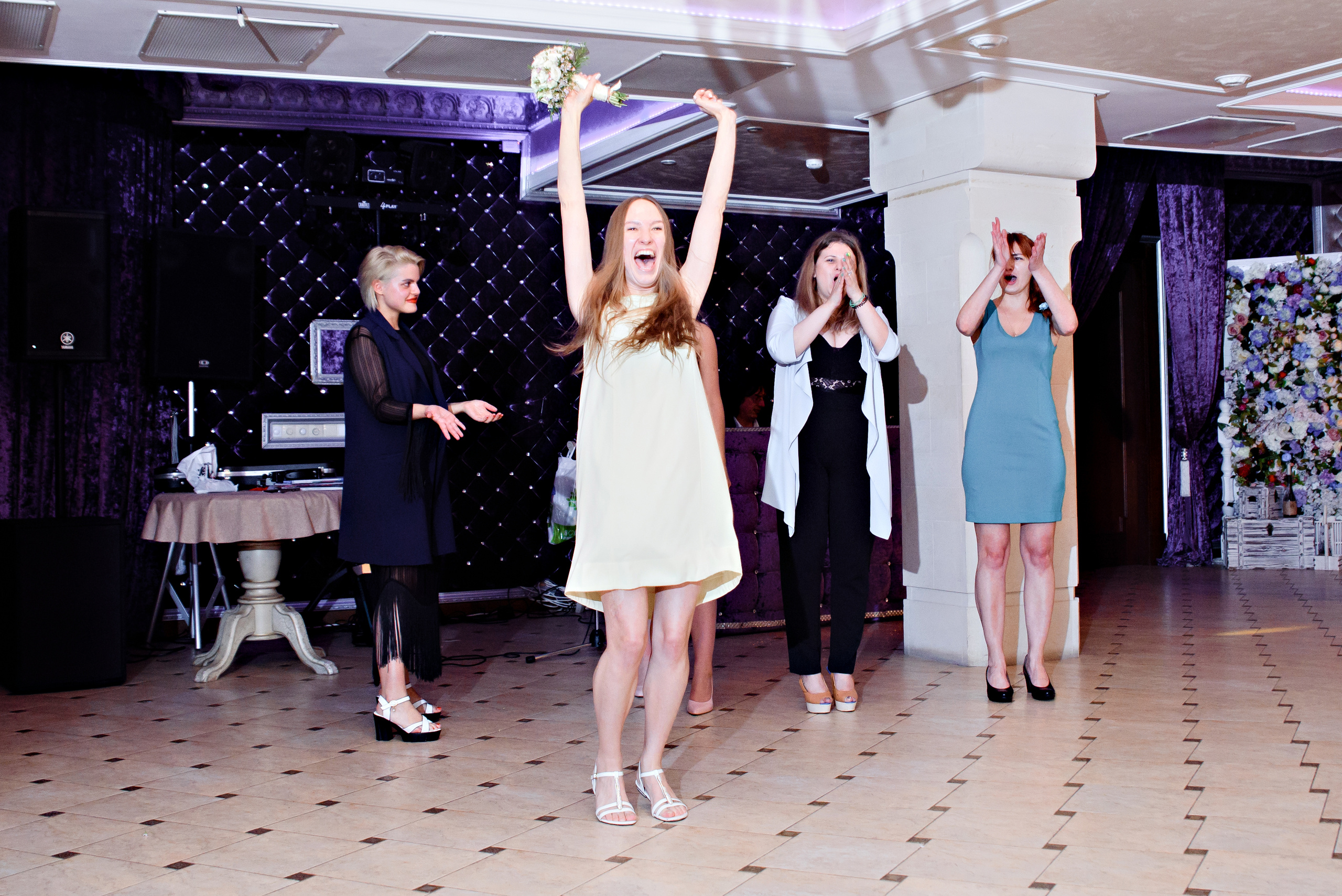 Свадебная фотосессия в Грибоедовском загсе. Фотограф Москва