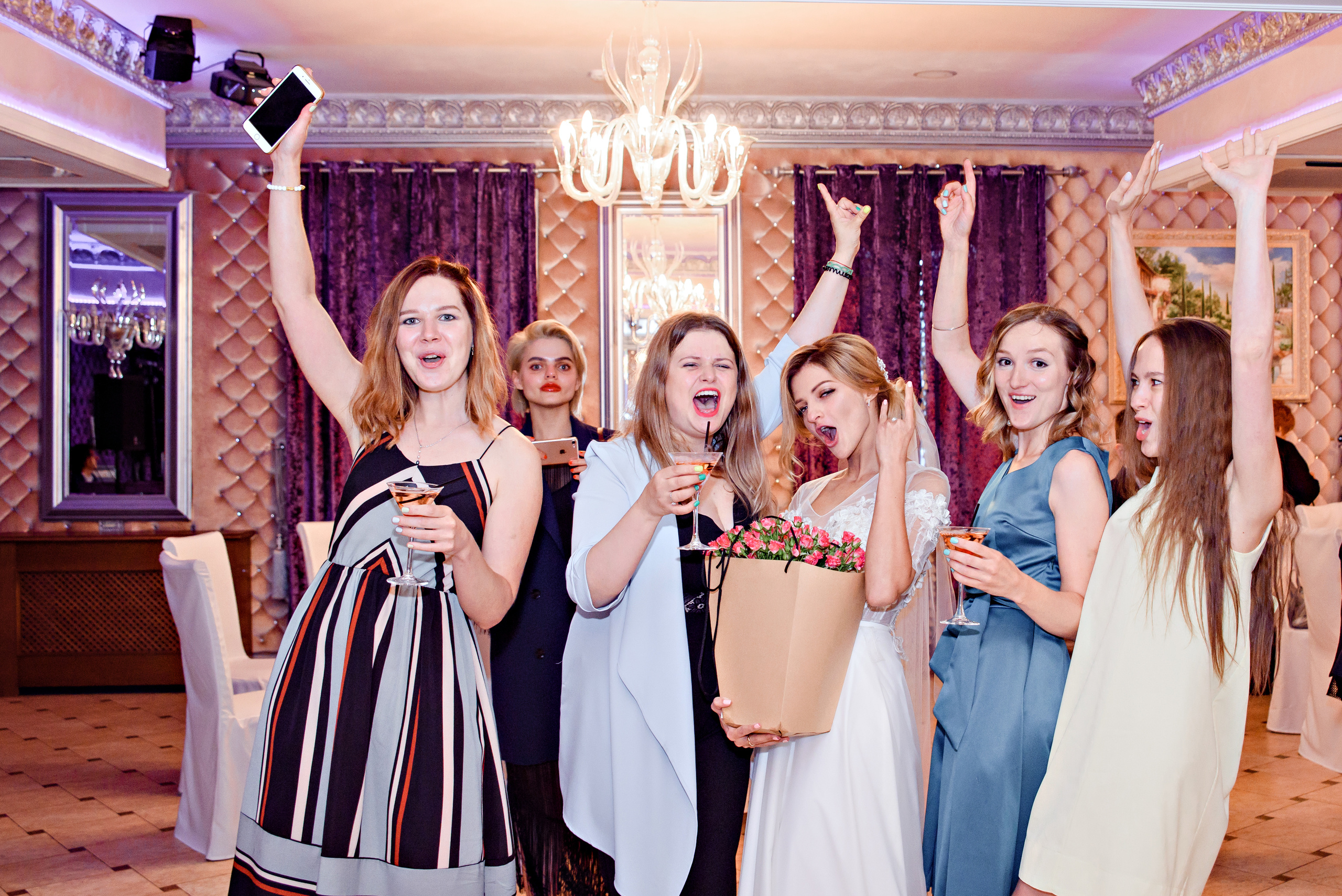 Свадебная фотосессия в Грибоедовском загсе. Фотограф Москва