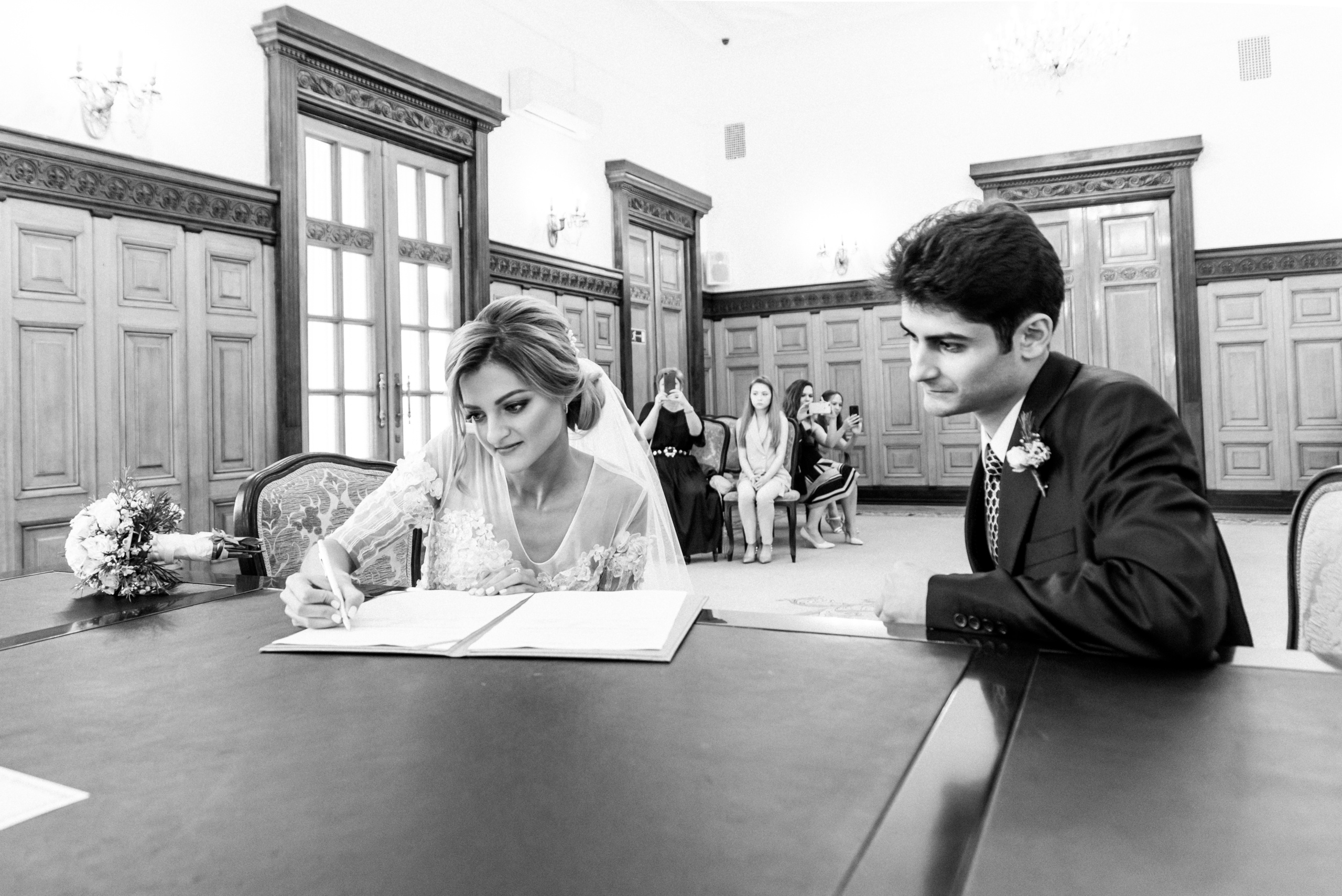 Свадебная фотосессия в Грибоедовском загсе. Фотограф Москва