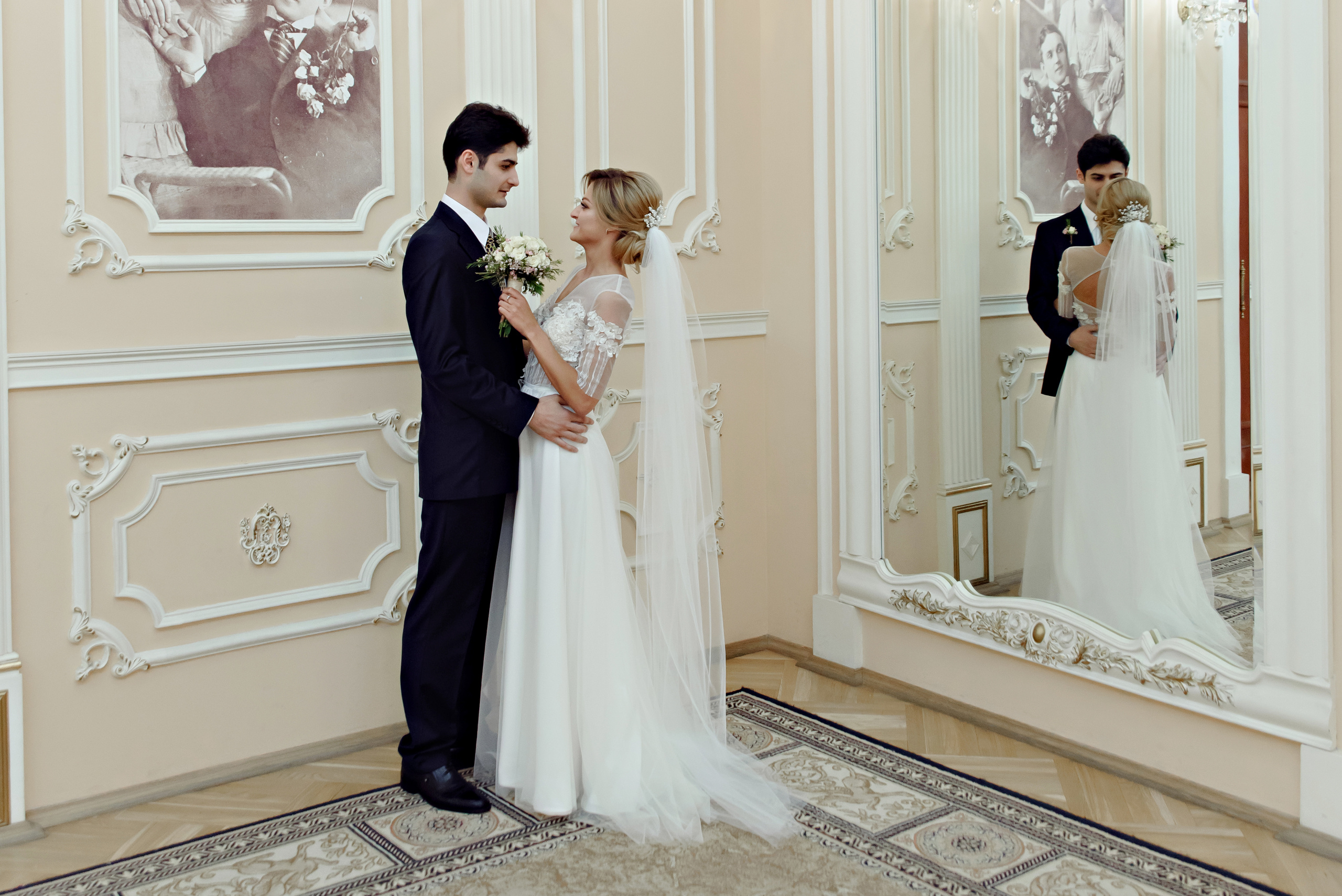 Свадебная фотосессия в Грибоедовском загсе. Фотограф Москва