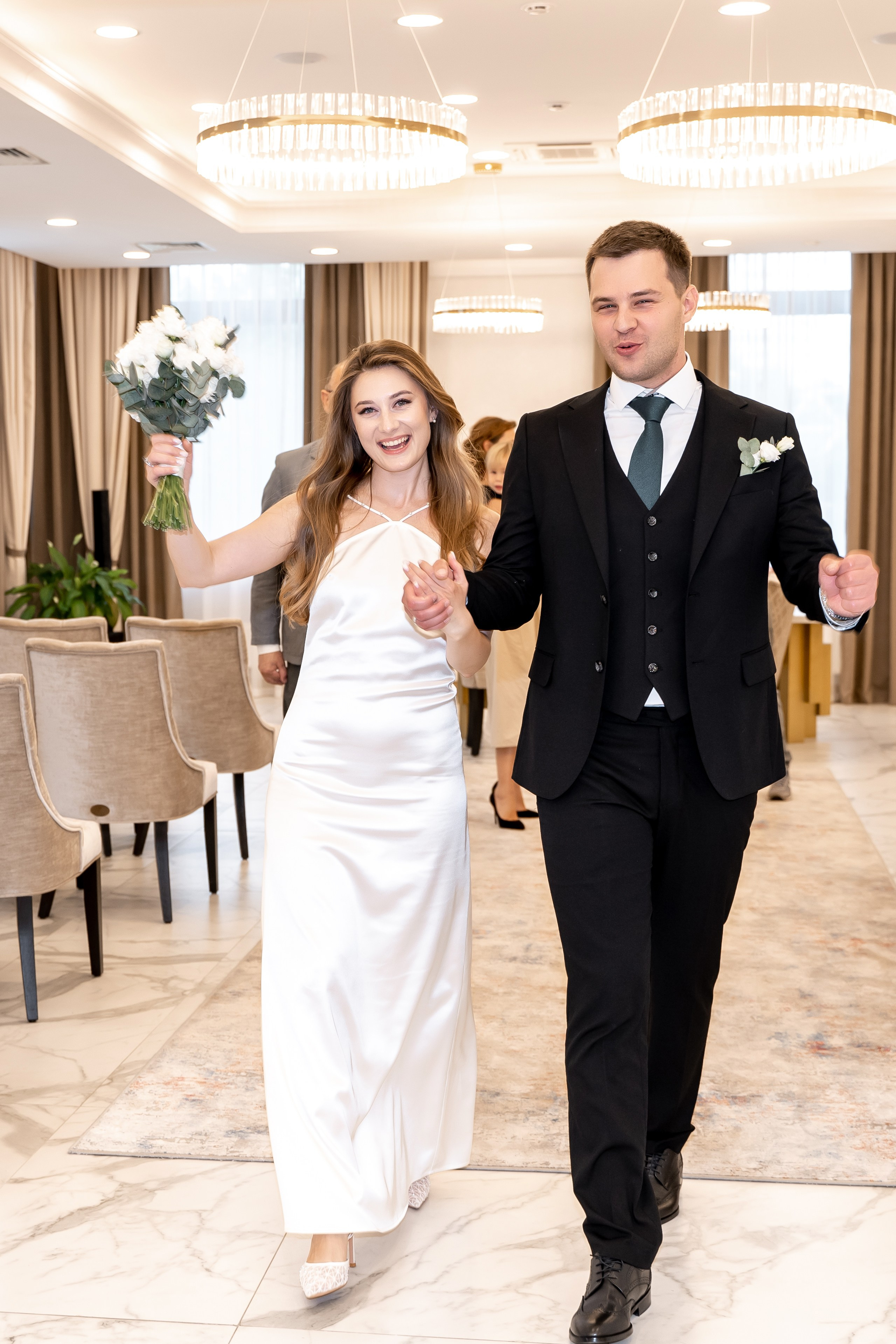 Свадебный фотограф в Москве. Свадебный фотограф Видное, Бутово, Домодедово, Щербинка, Царицыно. Роспись во дворце бракосочетания Южное Бутово. Регистрация брака в Москве и Московской области. Фотограф на свадьбу. Свадебная фотосессия в центре Москвы. Фотосессия свадебного банкета  в ресторане. Выездная регистрация брака. Фотосессия молодоженов. Свадебная прогулка. Жених и невеста в день свадьбы. Wedding in Moscow. Свадебная фотосессия  в Барвихе. Стильная свадебная фотография. Сборы жениха и невесты в день свадьбы. 