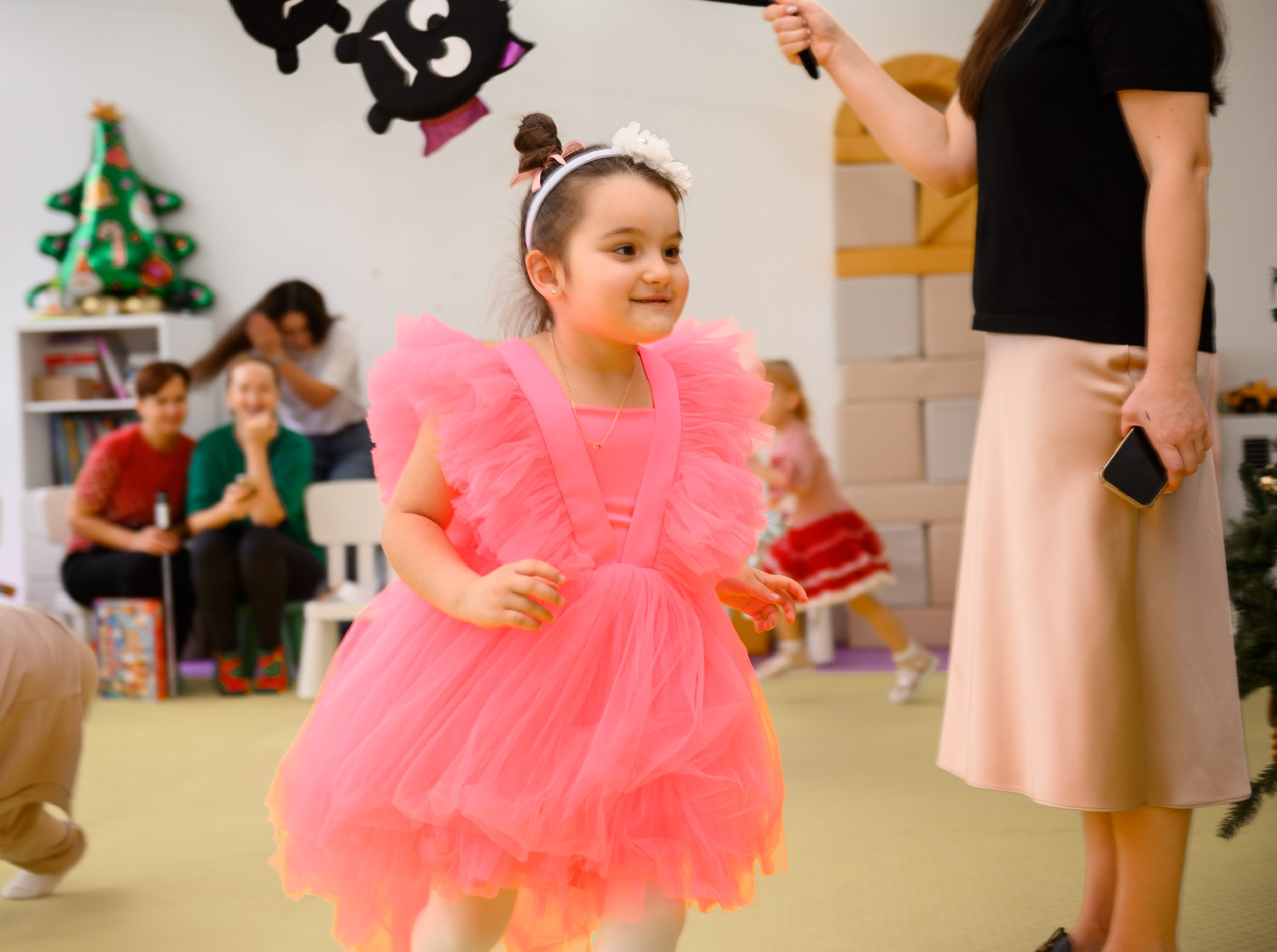 Елка 2025 в детском саду Мишка клуб. Свадебный и семейный фотограф София Невская