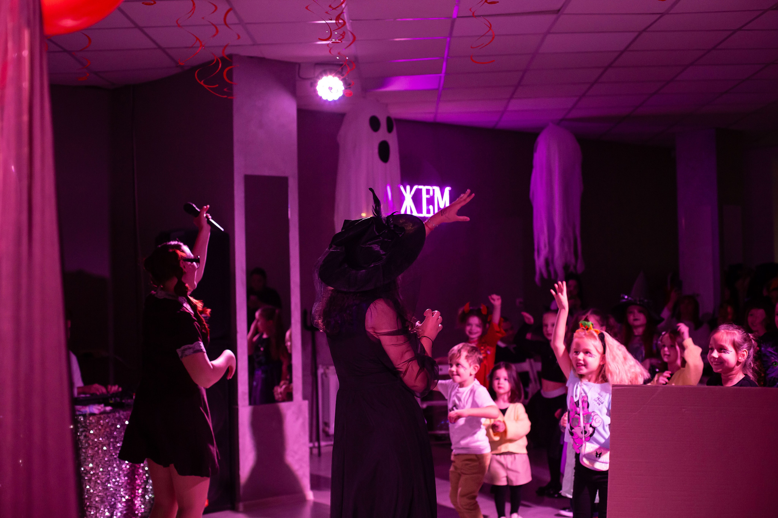 Верхом на помеле спектакль интерактивный. Семейный и детский фотограф Анна Петракова