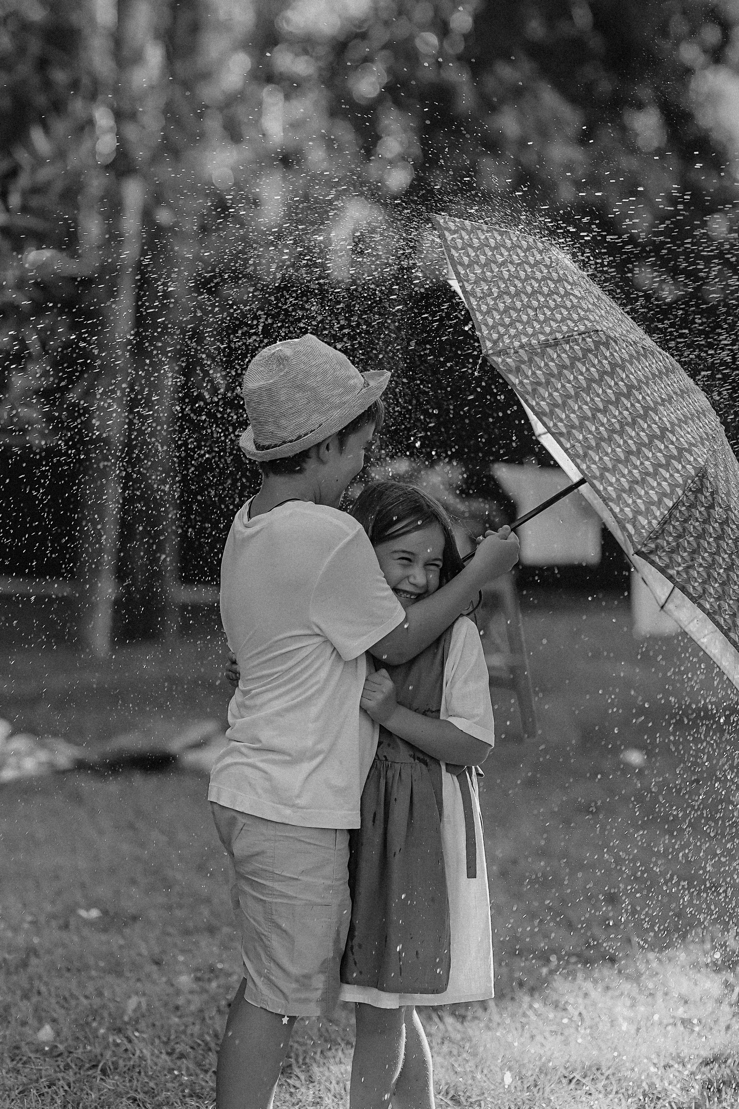 Стирка у дома. Семейный фотограф Тюмень, фотограф на роды Салмина Мария