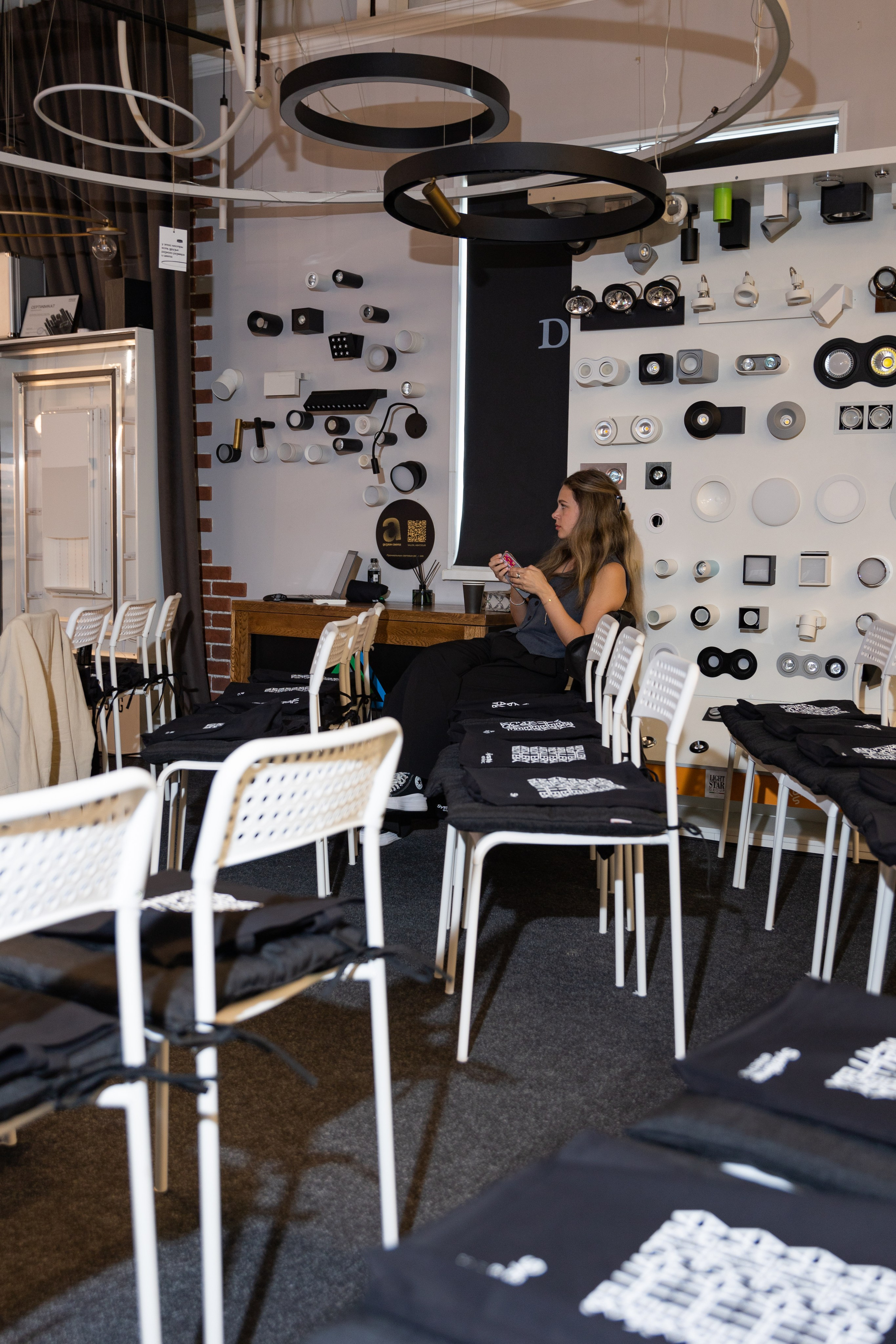 Презентация в салоне света Абажюр. Выпускные альбомы во Владивостоке