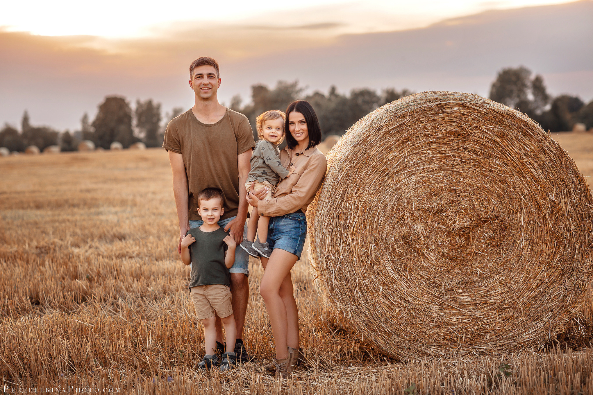 Снопы в полях АВГУСТ. Семейный и детский фотограф |Брянск| Анастасия Перепелкина
