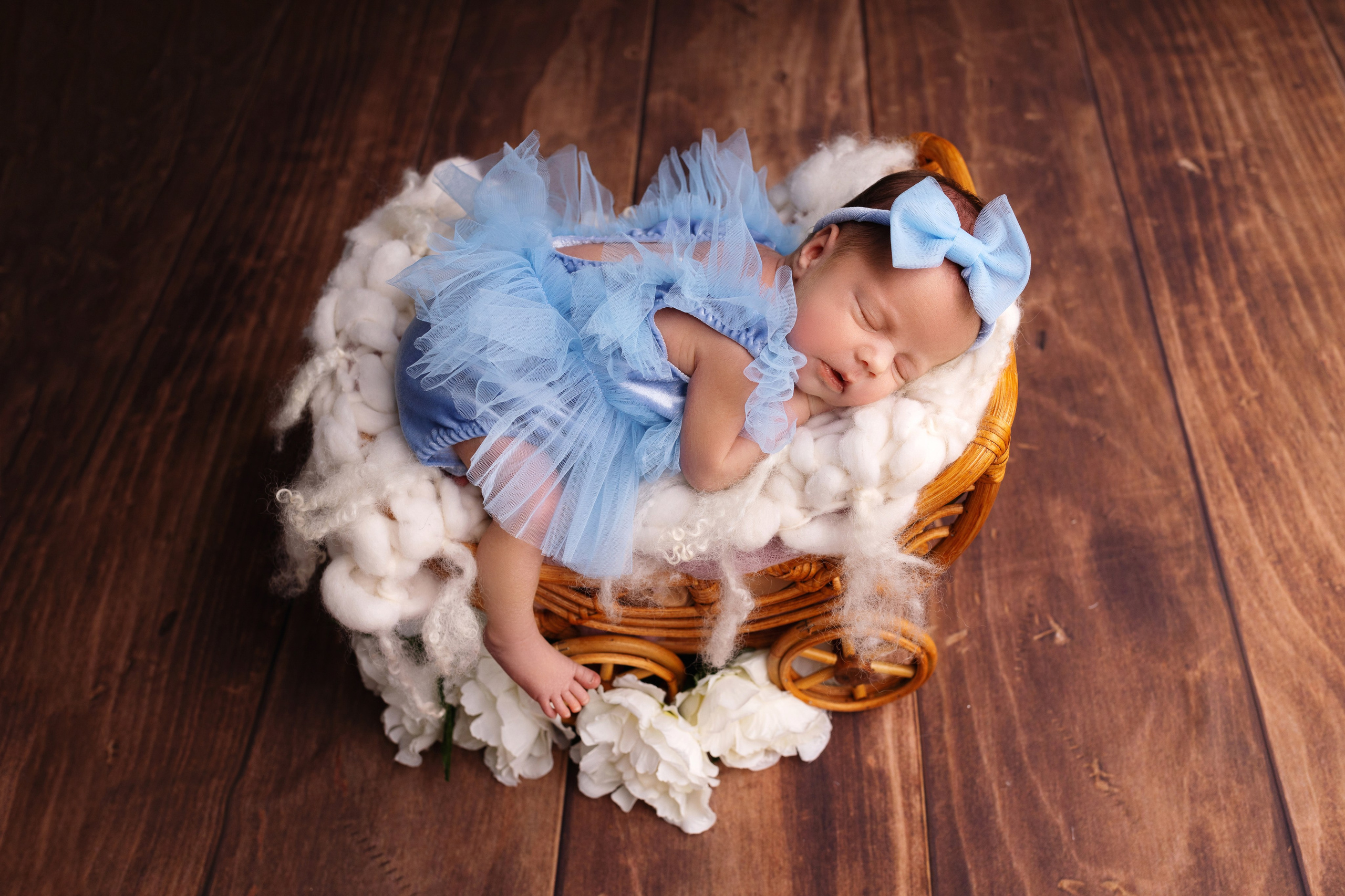 Фотосъемка двойни. Фотограф новорожденных малышей в Омске и Омской области Эльвира Камаева