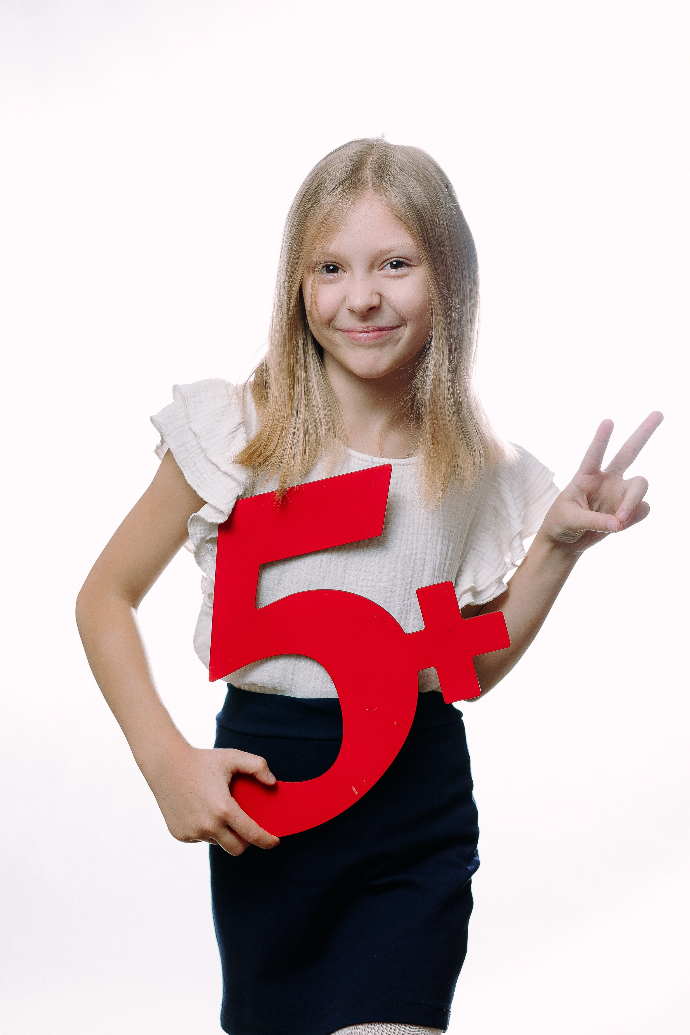 Портрет на светлом фоне- начальная школа. Выпускные альбомы Натальи Бутко: Новороссийск, Анапа, Геленджик