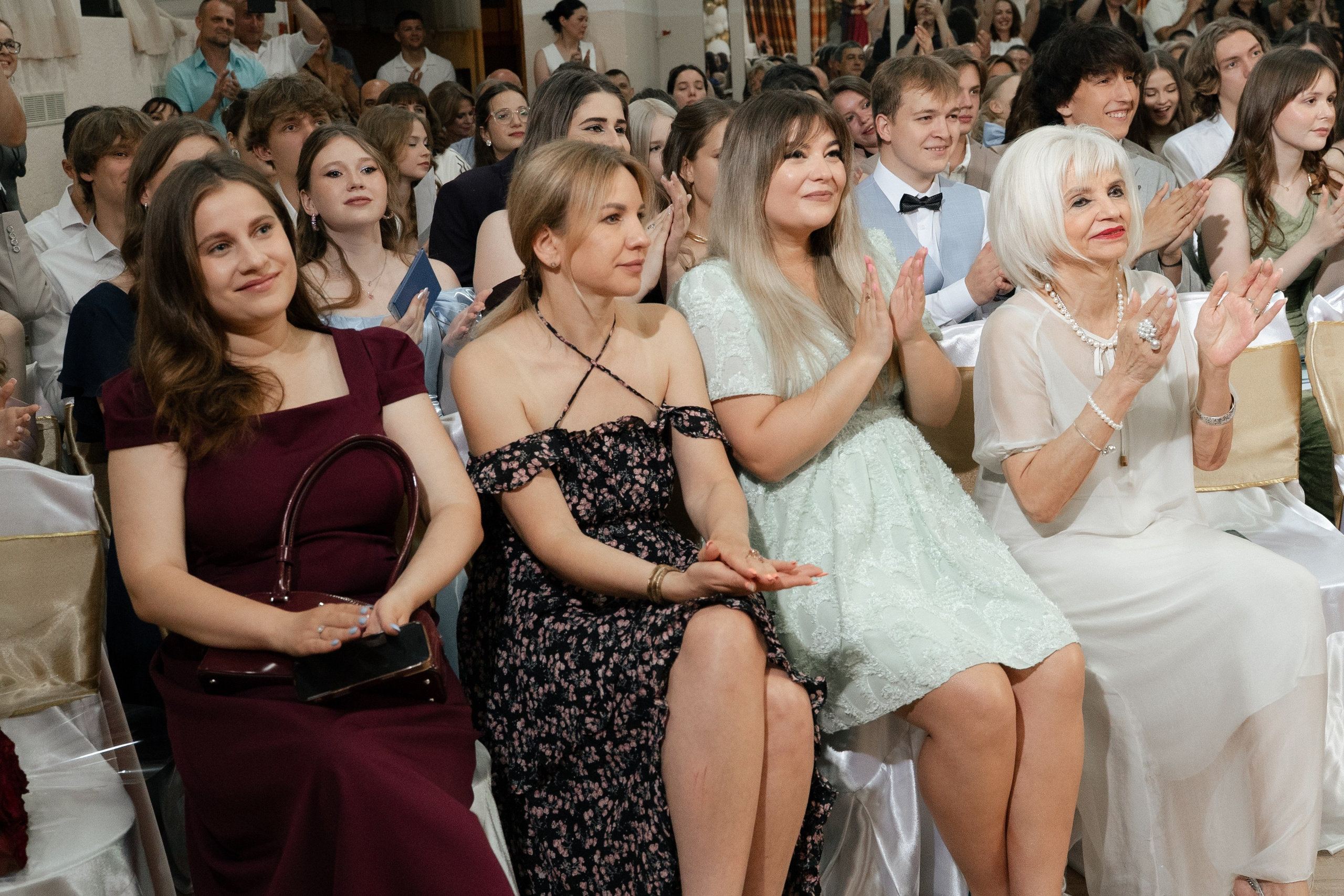 40 Школа 11 класс вручение аттестатов. Выпускные альбомы Натальи Бутко: Новороссийск, Анапа, Геленджик