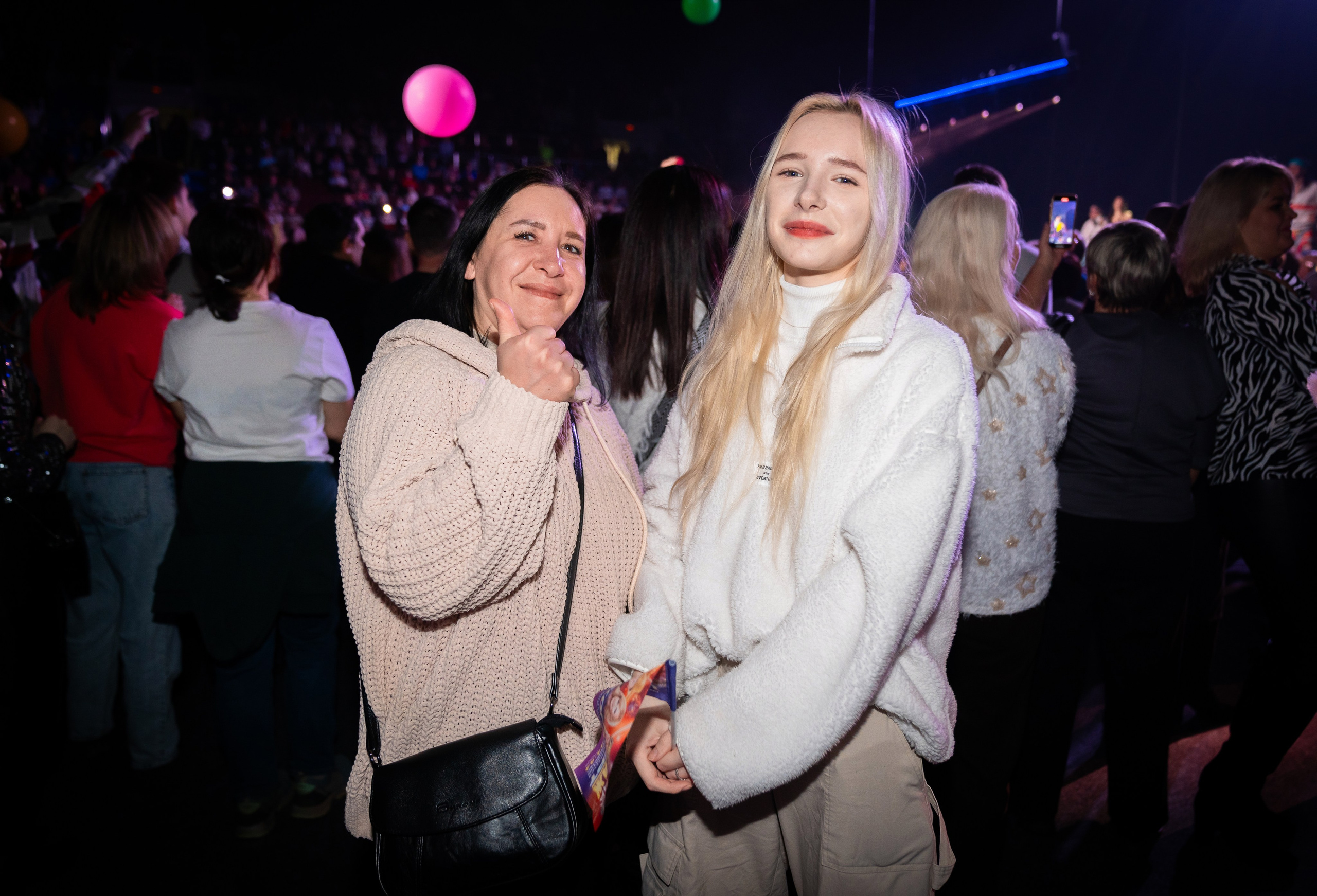 КСК Арена-Концерт Светланы Разиной (Мираж), день рождение компании Ленремонт. Репортажный, street и urban фотограф в Санкт-Петербурге Мальцев Евгений