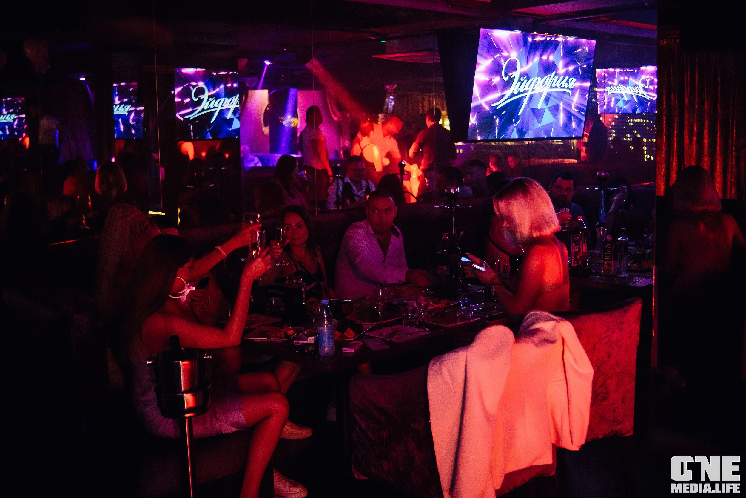 Фоторепортаж из караоке-клуба Эйфория. One Media Life: фоторепортажи, фотоотчеты с мероприятий и заведений