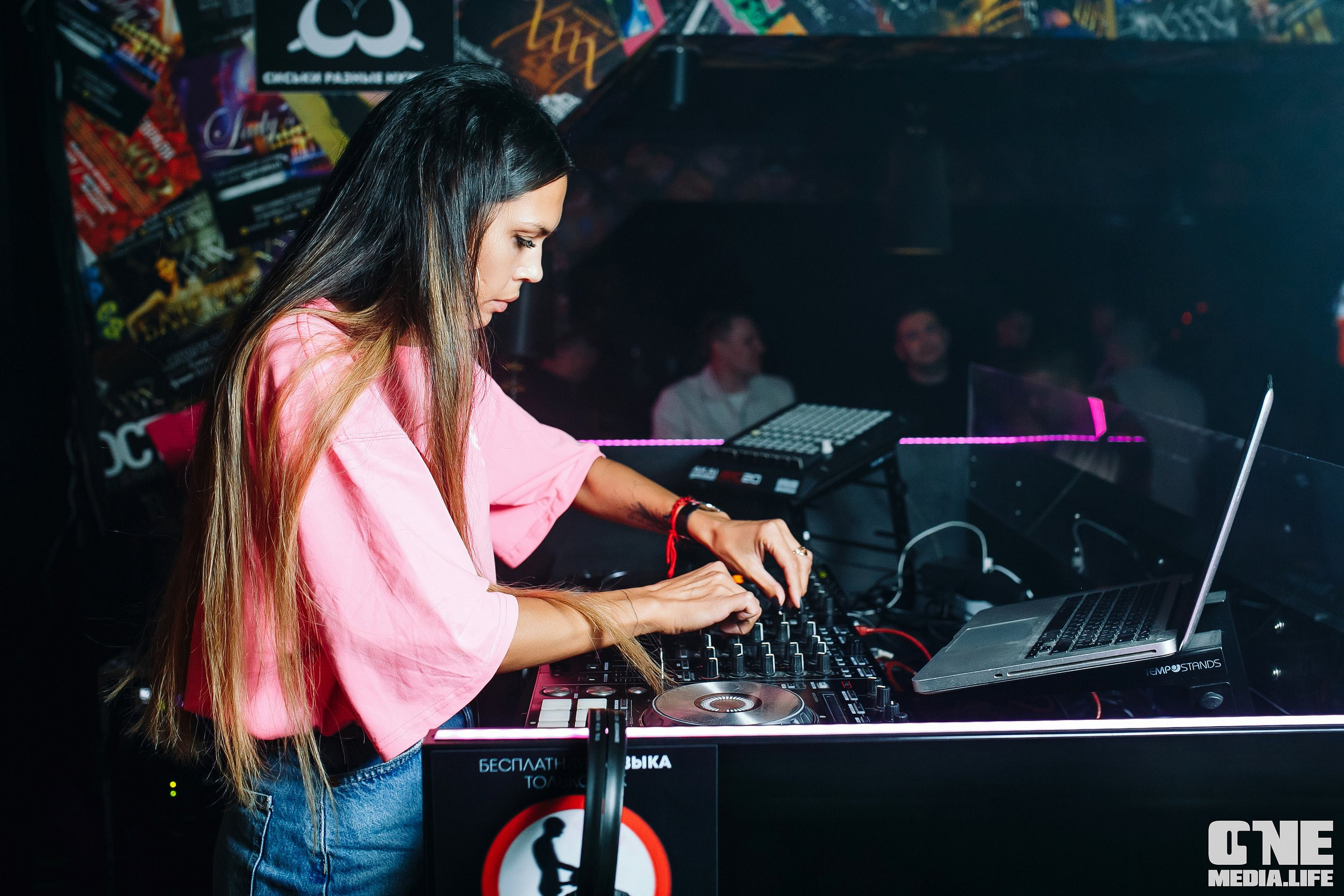 Фоторепортаж из караоке-клуба Эйфория. One Media Life: фоторепортажи, фотоотчеты с мероприятий и заведений