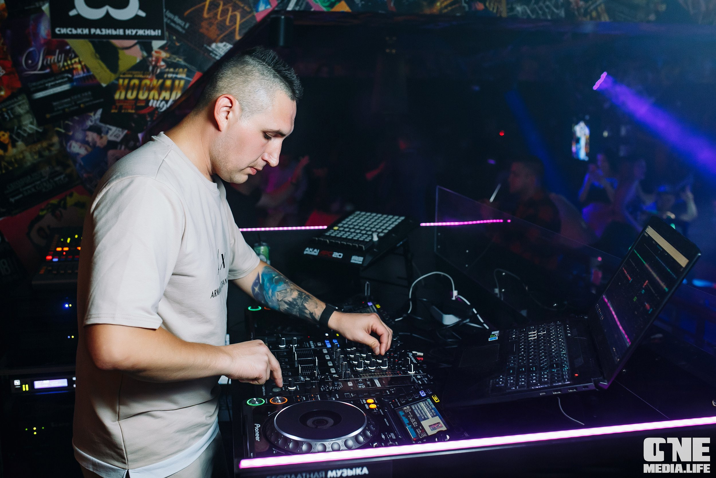 Фоторепортаж из караоке-клуба Эйфория. One Media Life: фоторепортажи, фотоотчеты с мероприятий и заведений