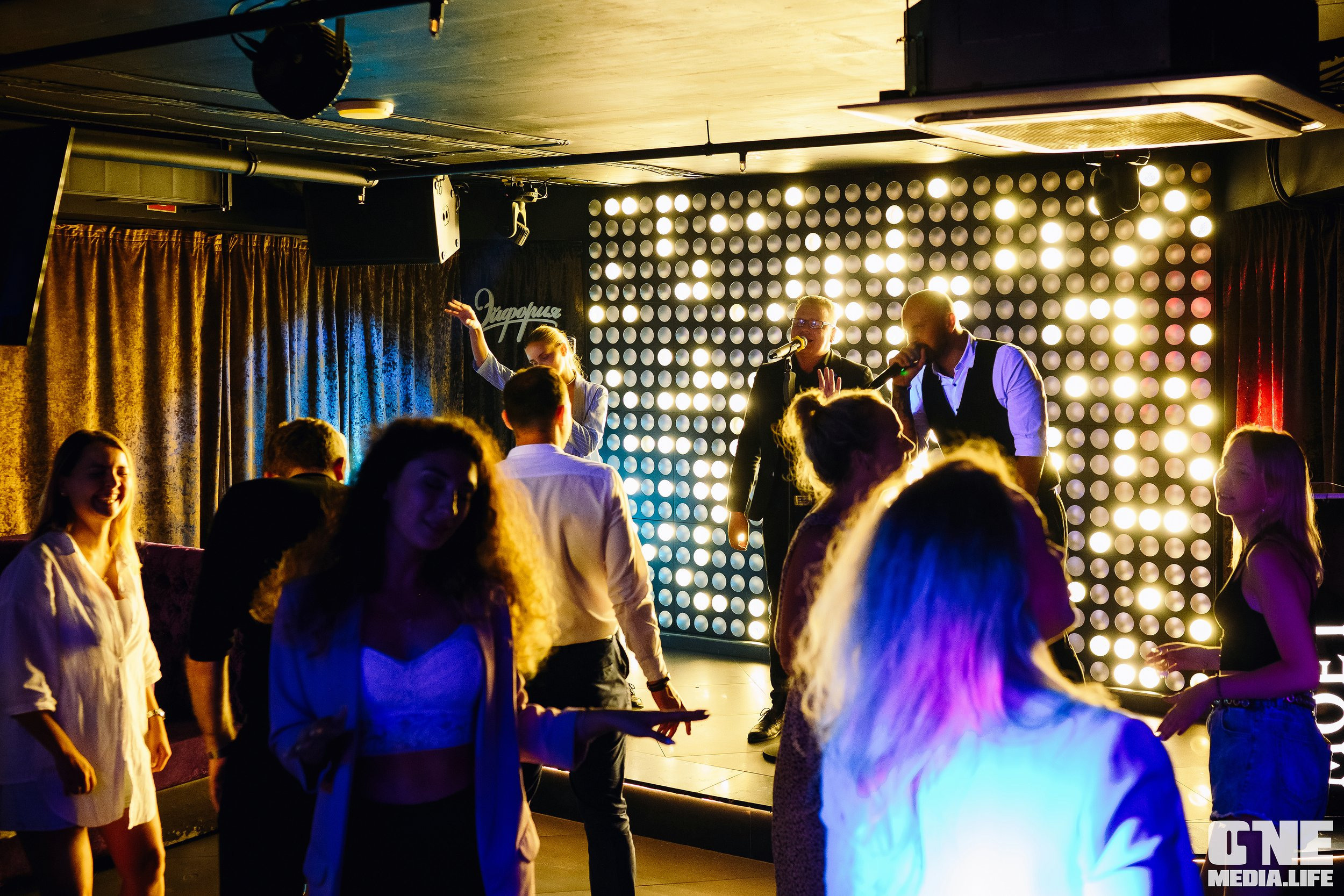 Фоторепортаж из караоке-клуба Эйфория. One Media Life: фоторепортажи, фотоотчеты с мероприятий и заведений