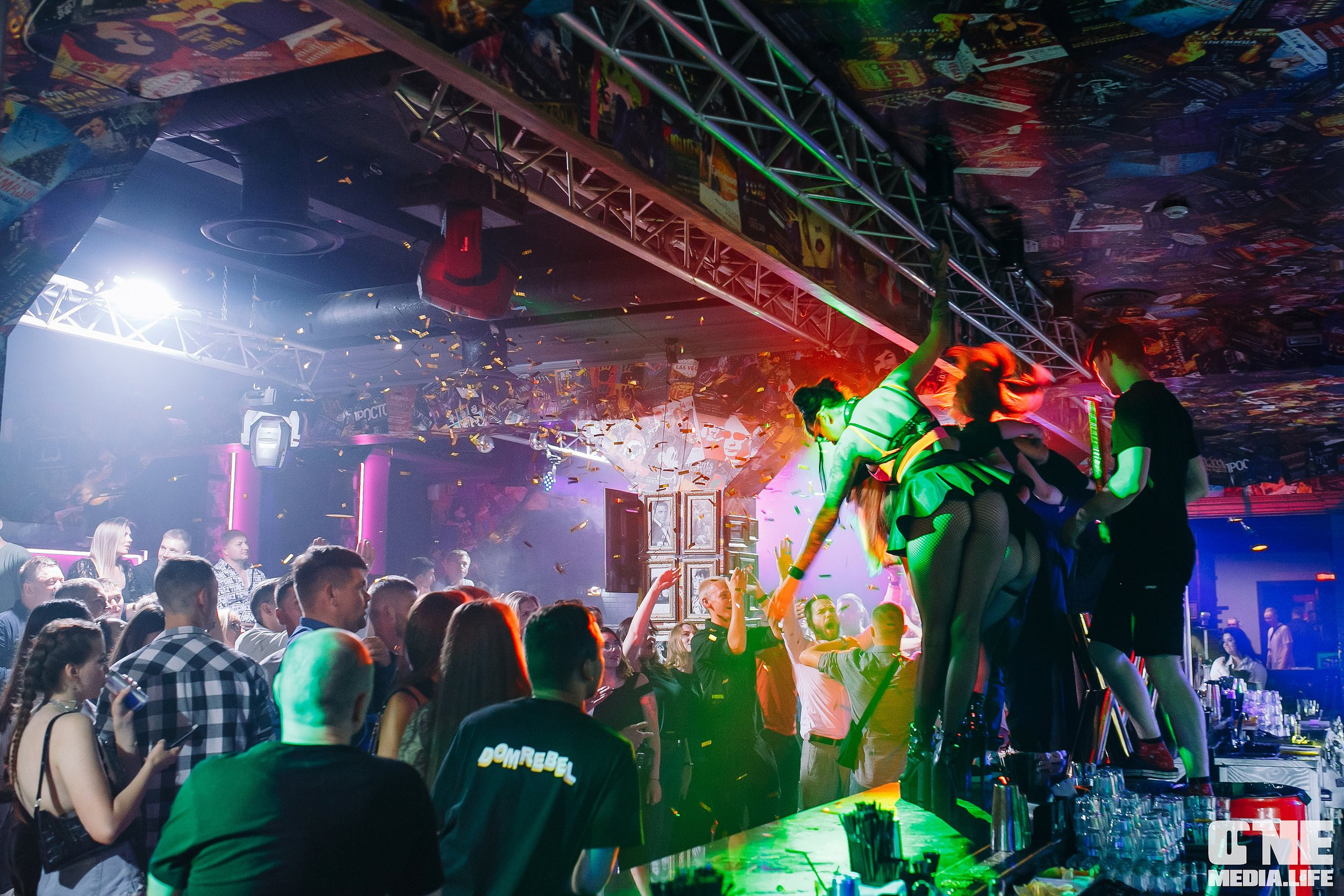 Фоторепортаж из караоке-клуба Эйфория. One Media Life: фоторепортажи, фотоотчеты с мероприятий и заведений