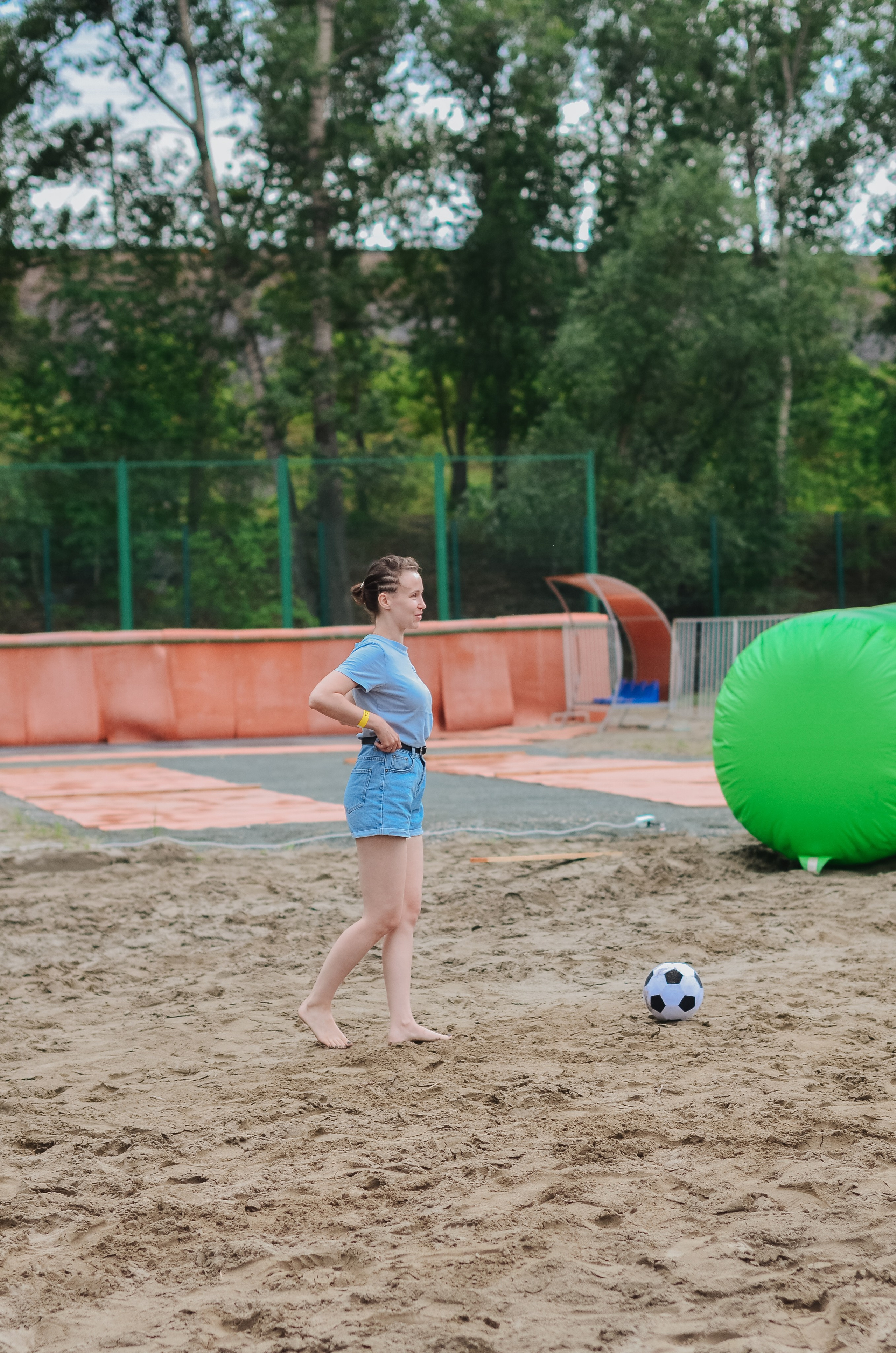 Фестиваль «Грань» 2025. Спортивная площадка. Денисова Аля — фотограф для парных съемок и индивидуальных историй в Барнауле