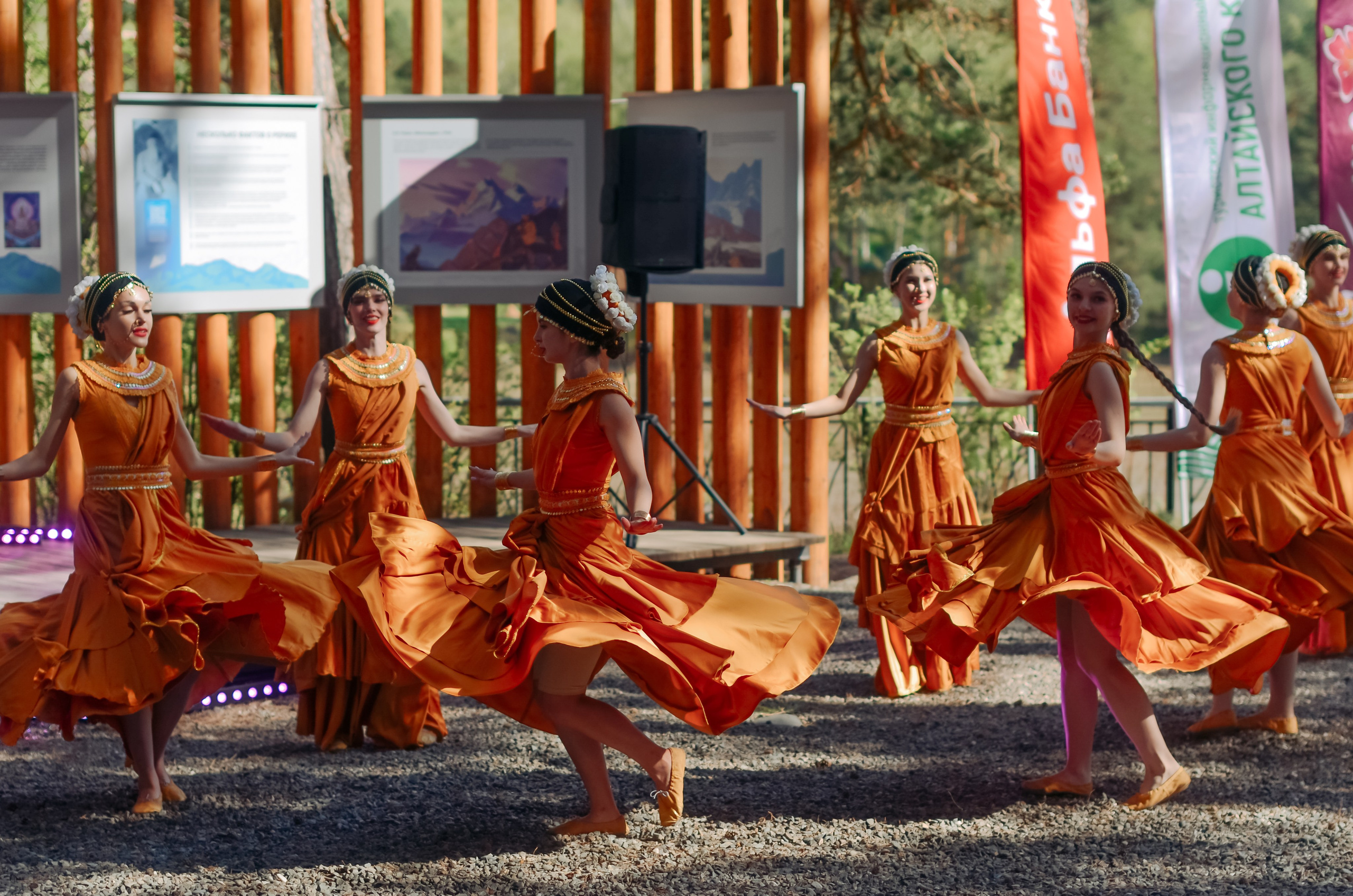Фестиваль «Цветение Маральника на Алтае 2025». Фоторепортаж. Денисова Аля — фотограф для парных съемок и индивидуальных историй в Барнауле