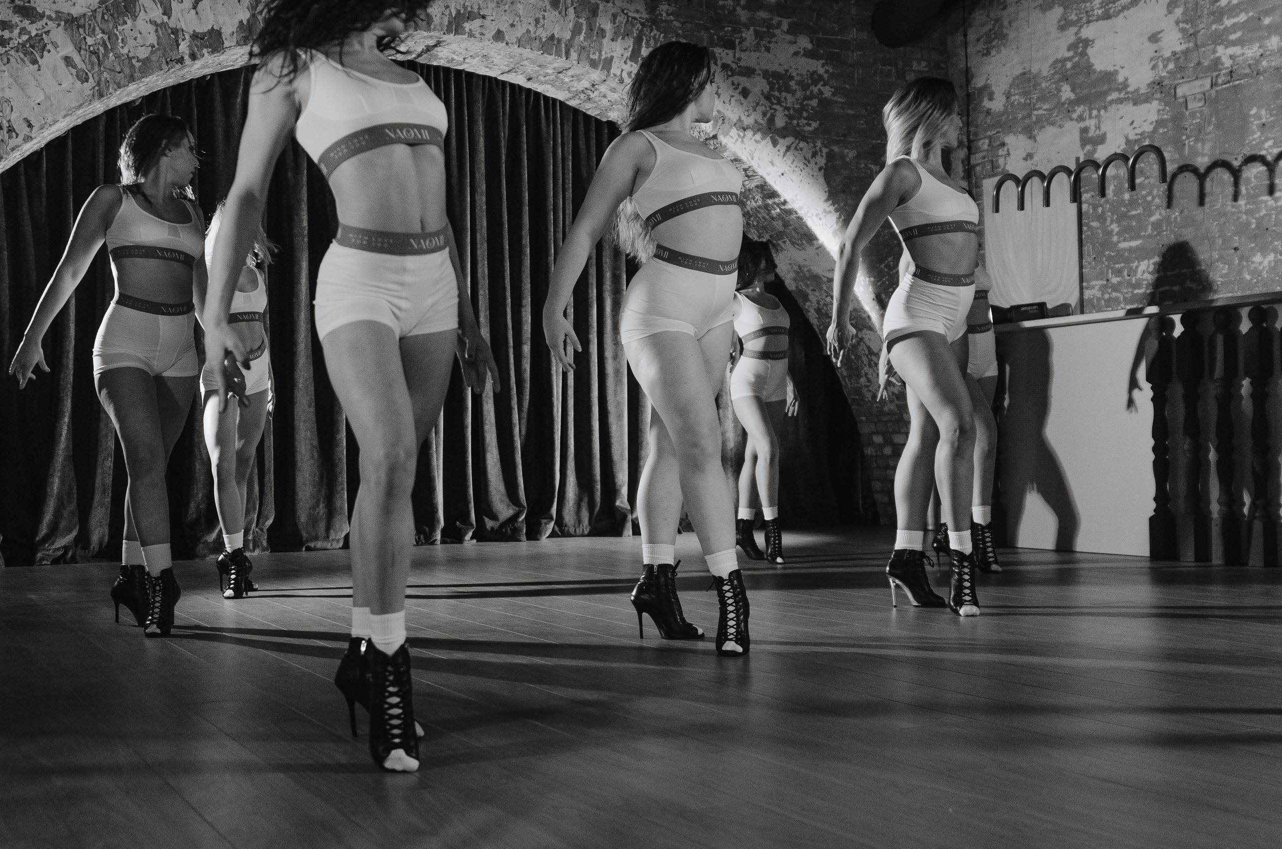 Фото-подглядки с видеосъемки танцевальной команды «Secret». Денисова Аля — фотограф для парных съемок и индивидуальных историй в Барнауле