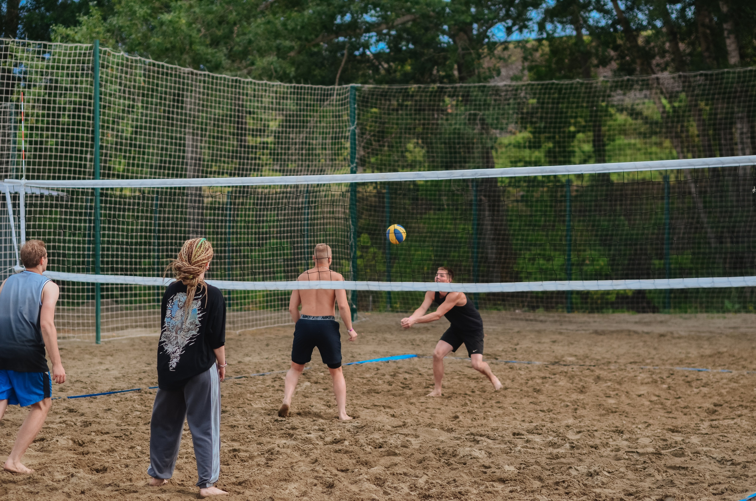 Фестиваль «Грань» 2025. Спортивная площадка. Денисова Аля — фотограф для парных съемок и индивидуальных историй в Барнауле