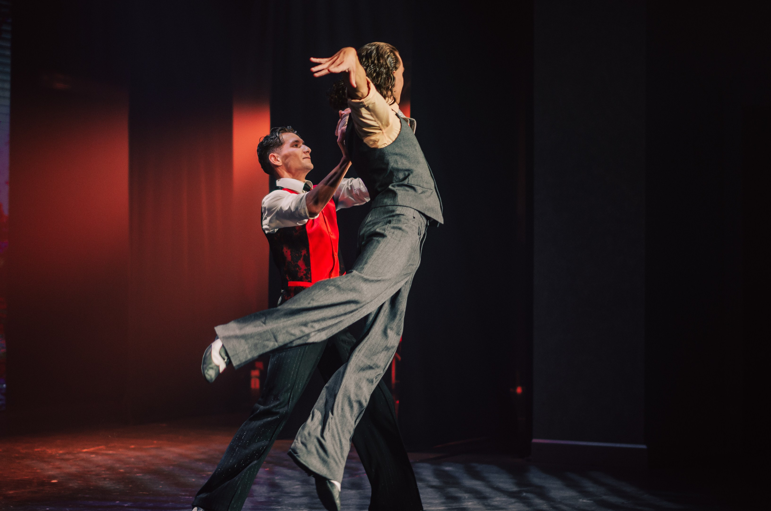 Фоторепортаж танцевального мероприятия. Денисова Аля — фотограф для парных съемок и индивидуальных историй в Барнауле