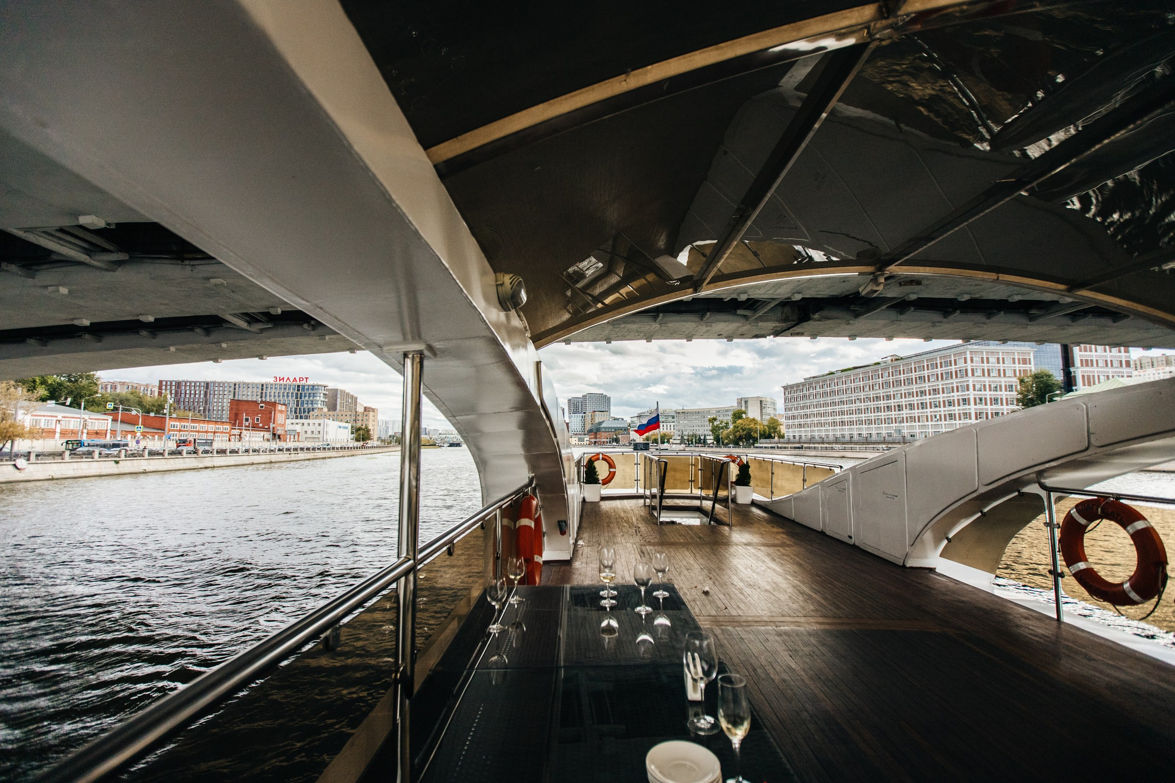 Корпоратив на теплоходе. Женский и репортажный фотограф Москва Натали Смирнова