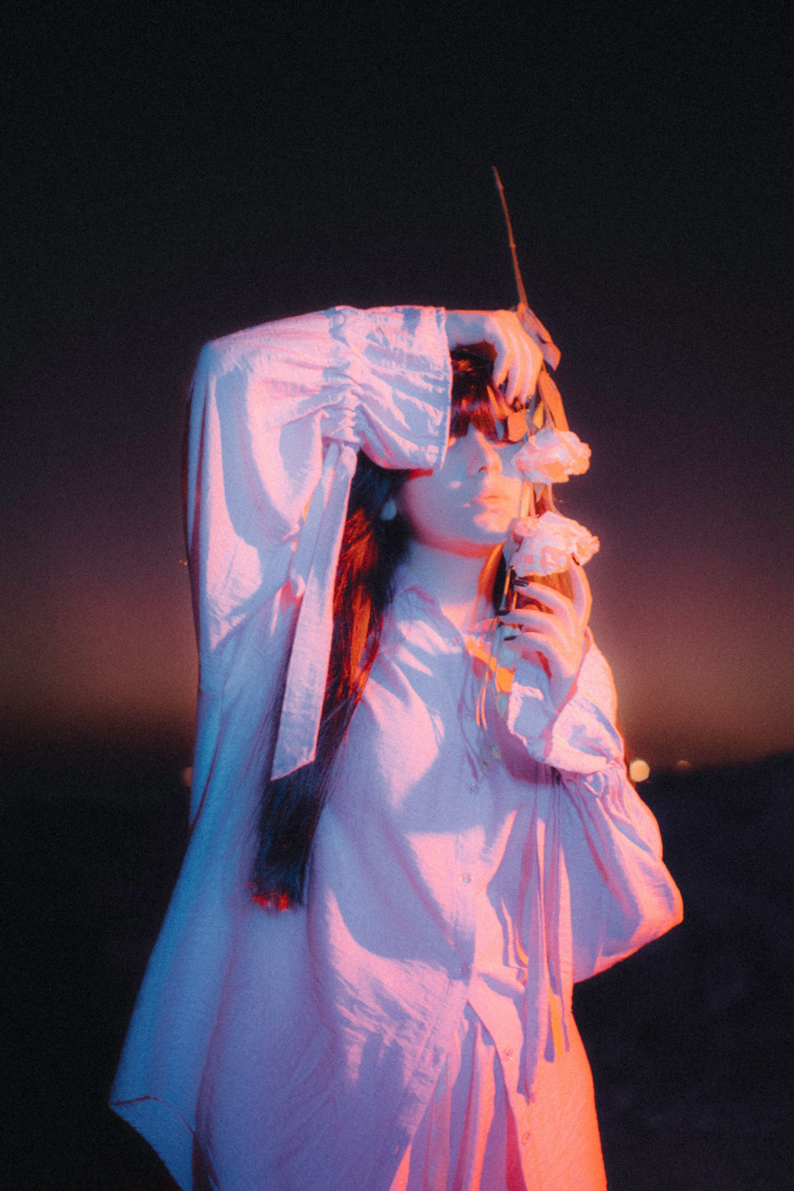 Фотосессия с цветным светом у моря