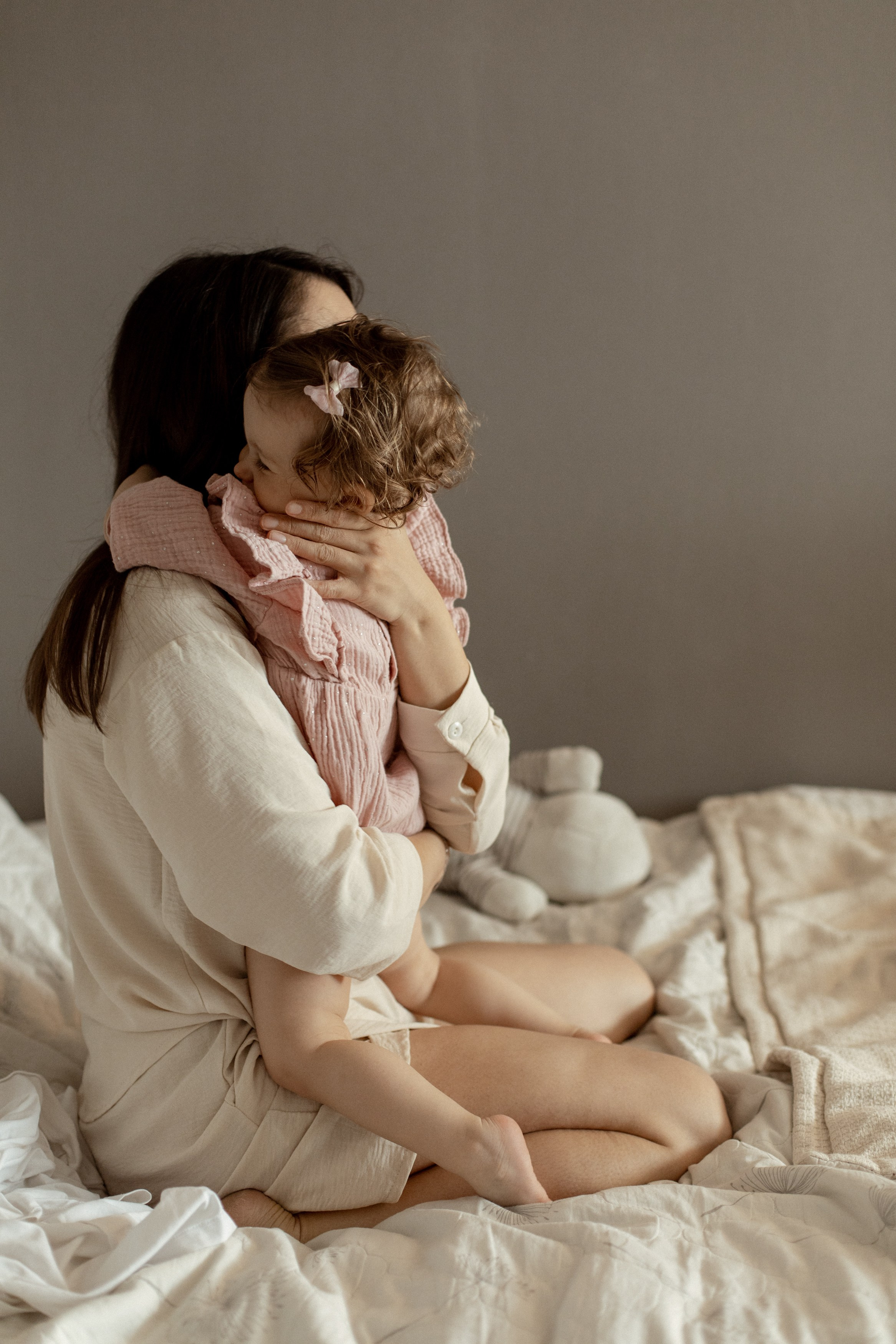 Домашняя фотосессия мама и дочка. Семейный фотограф Челябинск