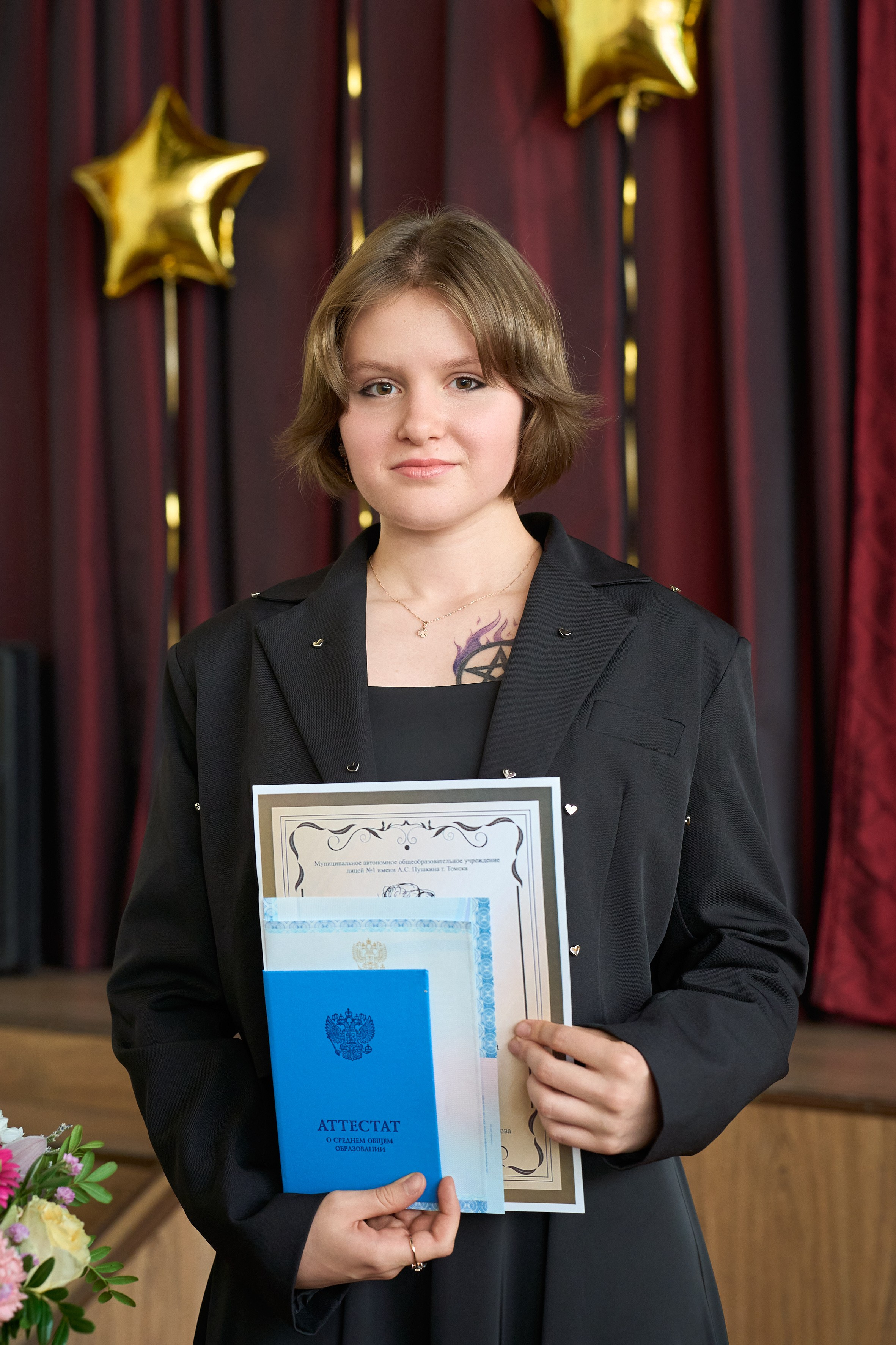 Вручение аттестатов 11 класс. Репортажный и портретный фотограф в Томске Ларионов Артём