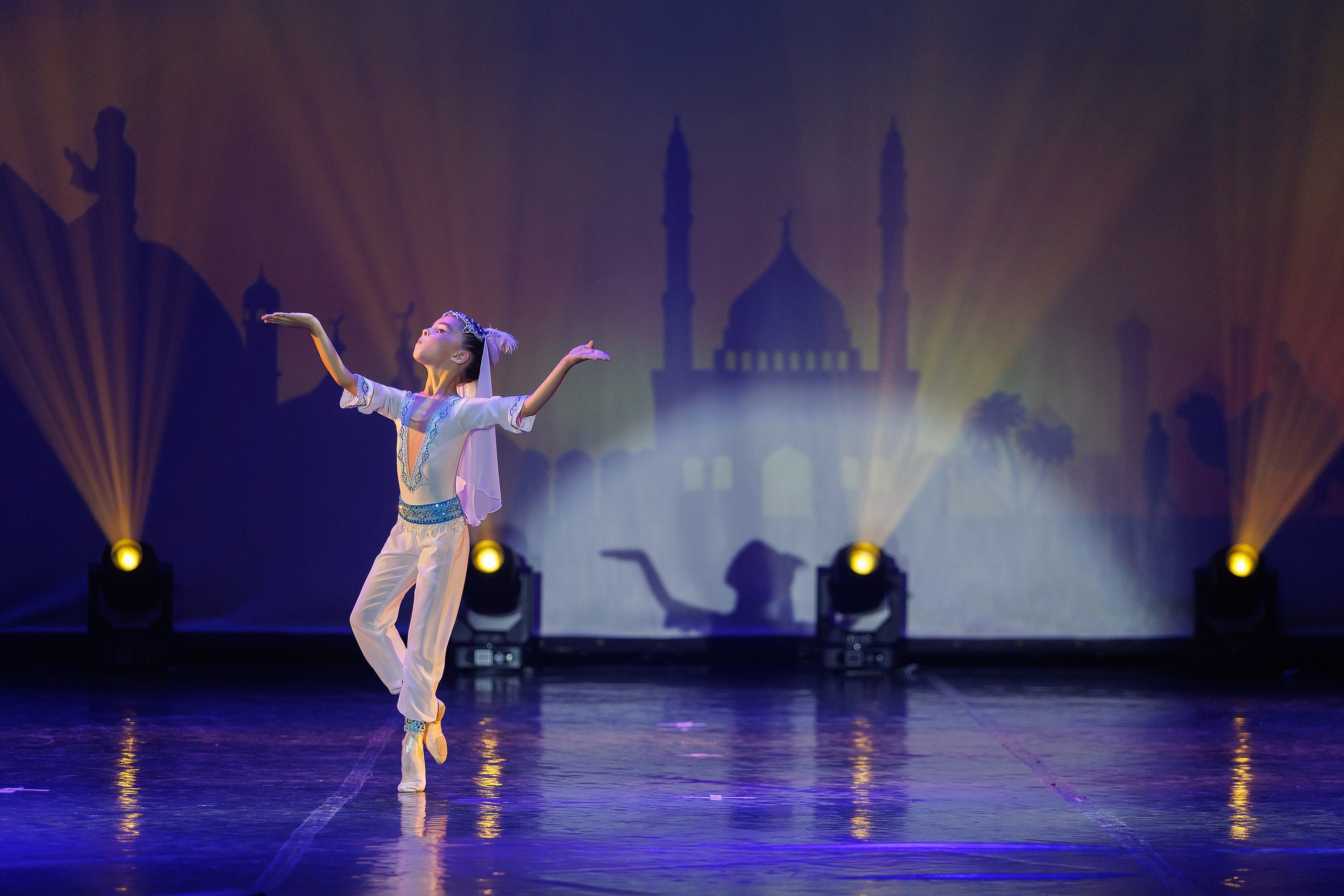 Репортажная фотосъемка отчетного концерта студии танцвев LilBallerine. Профессиональный фотограф в Новосибирске