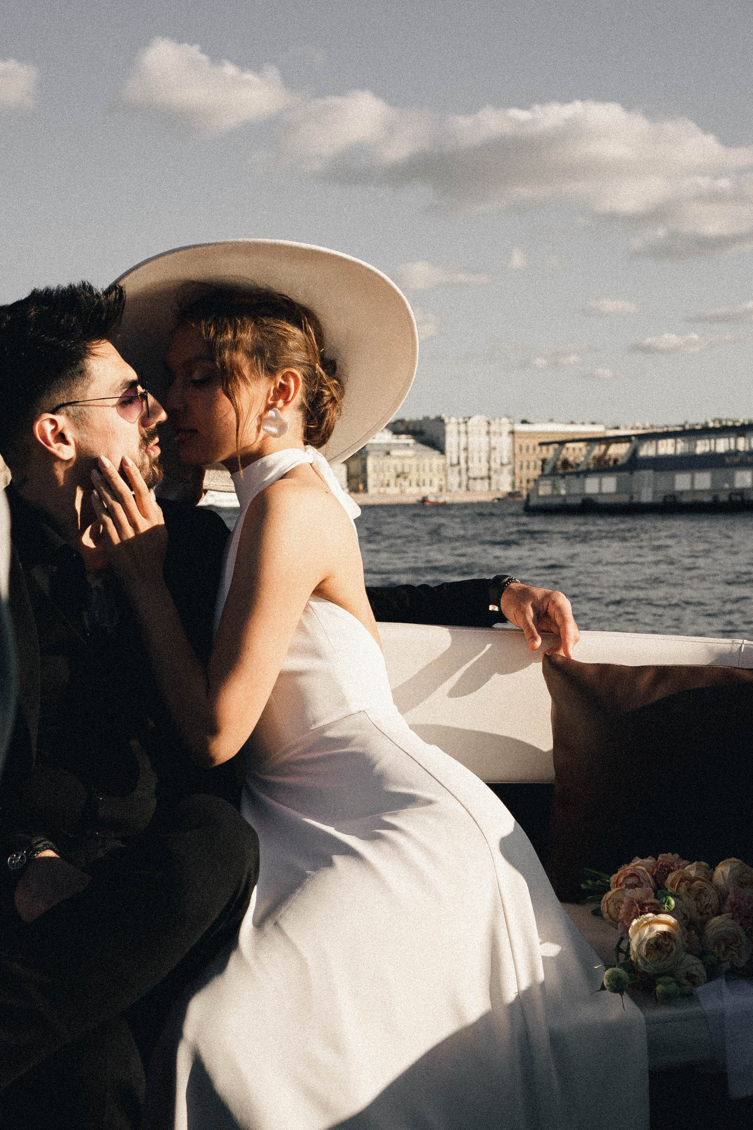СВАДЕНБНАЯ СЬЕМКА НА КАТЕРЕ ПО КАНАЛАМ САНКТ-ПЕТЕРБУРГА И В АКВАТОРИИ НЕВЫ. Профессиональный фотограф, Санкт-Петербург — Виктория Богомолова