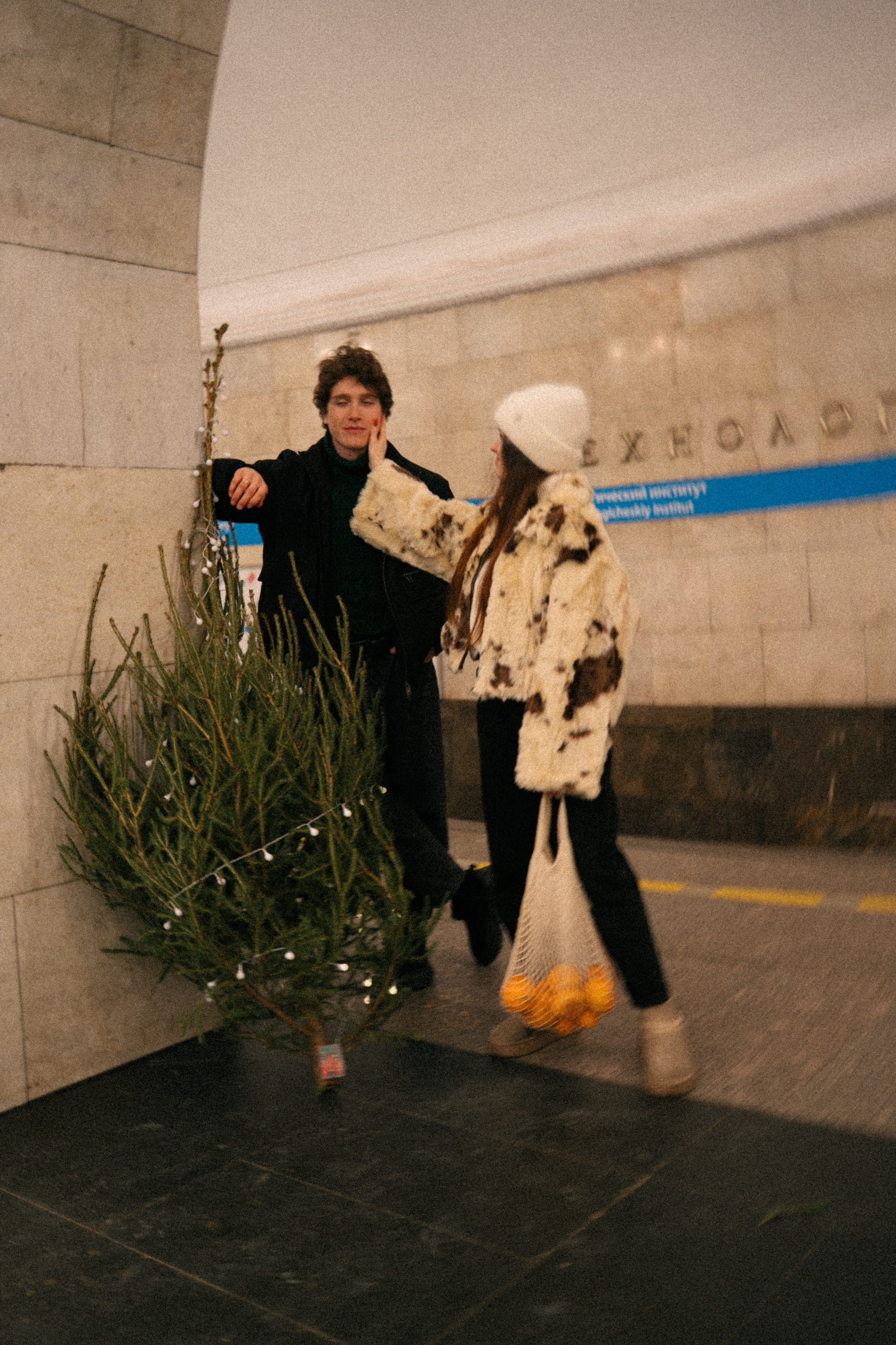 НОВОГОДНЯЯ ПРОГУЛКА ПАРЫ ПО ЧЕРНЫШЕВСКОЙ ПЕРЕД НОВЫМ ГОДОМ. Профессиональный фотограф, Санкт-Петербург — Виктория Богомолова