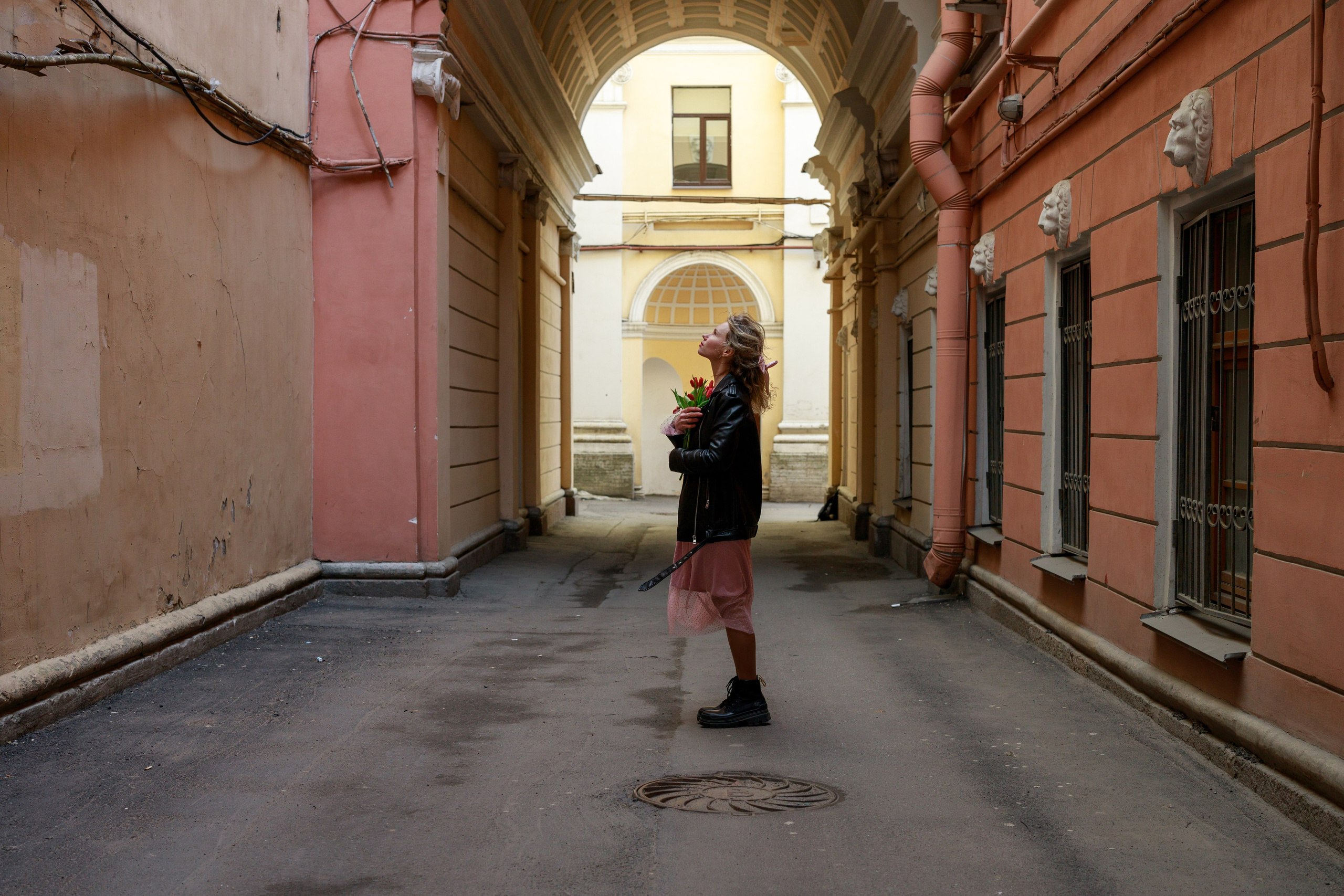 Фотопрогулка в городе с тюльпанами. Фотограф Санкт-Петербург Конюхова Мария