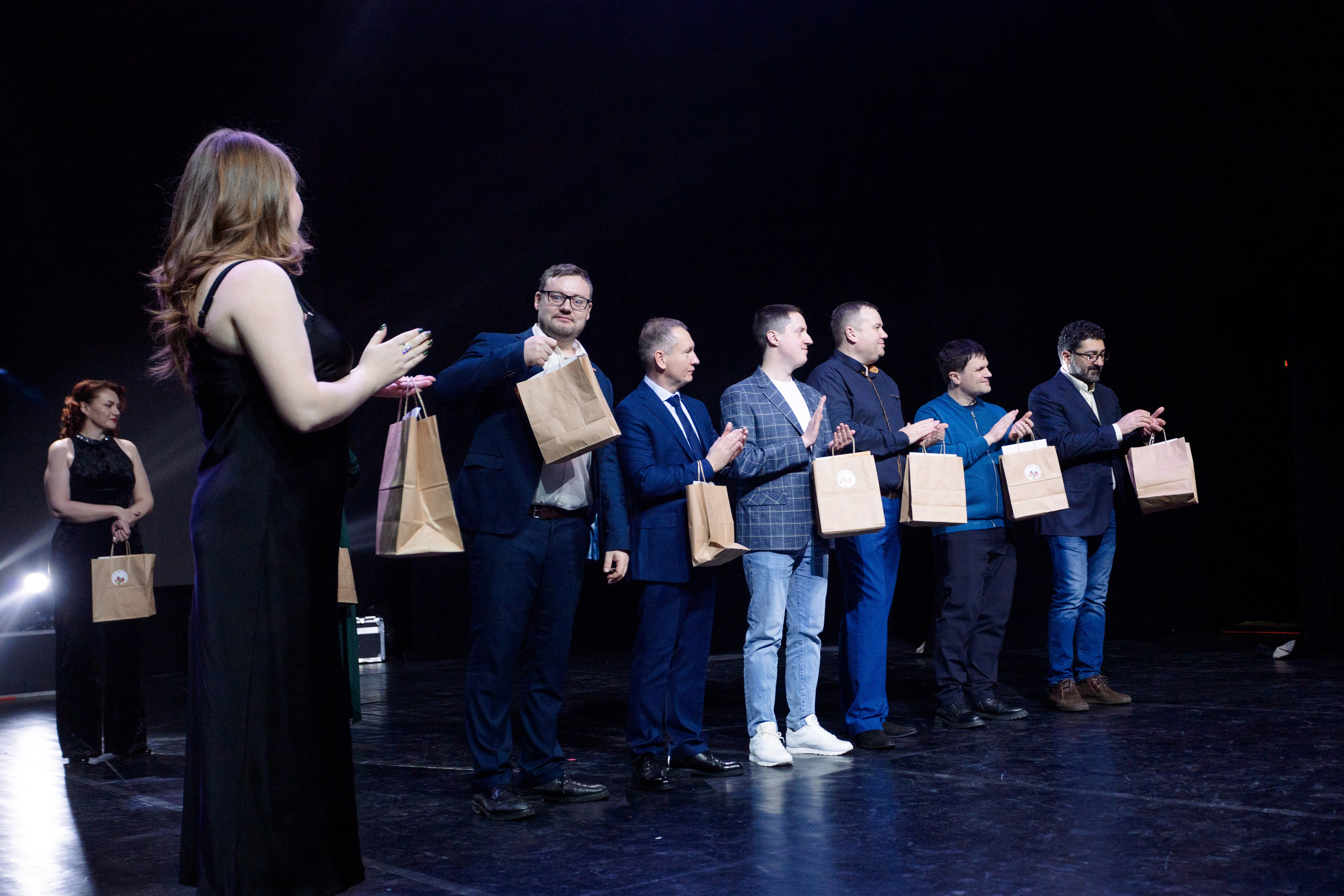 РЕПОРТАЖ: НОВЫЙ ГОД В ДК МЕТАЛЛУРГ. Профессиональный фотограф в Ижевске Леша Петров