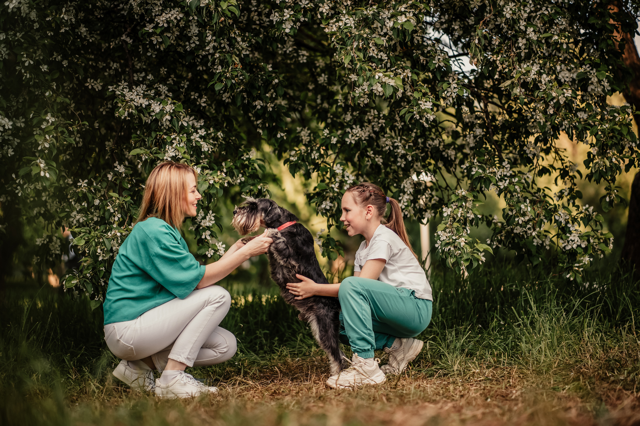 В парке весной. Выпускные альбомы в городе Кирове. Фотограф Екатерина Невская