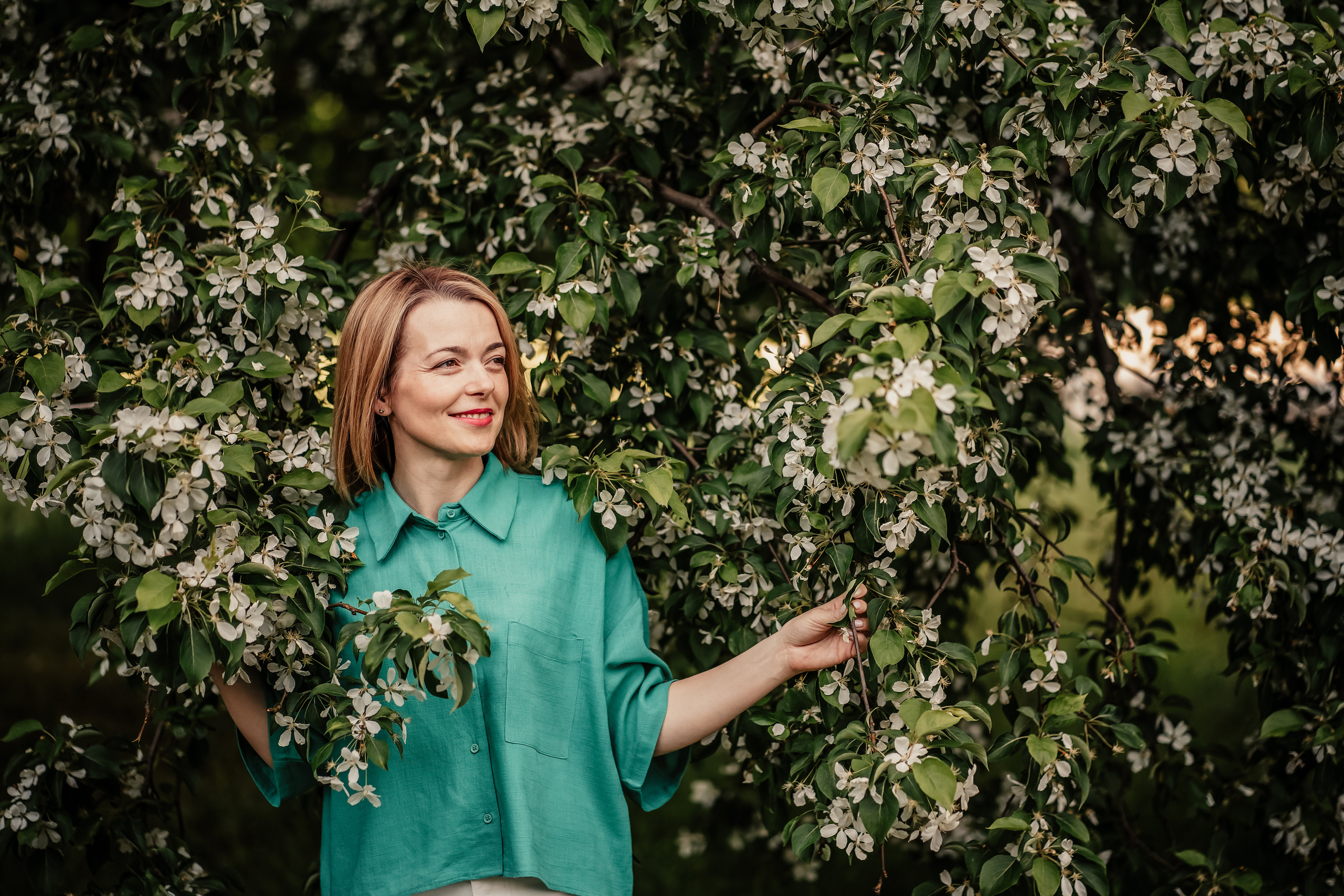 В парке весной. Выпускные альбомы в городе Кирове. Фотограф Екатерина Невская