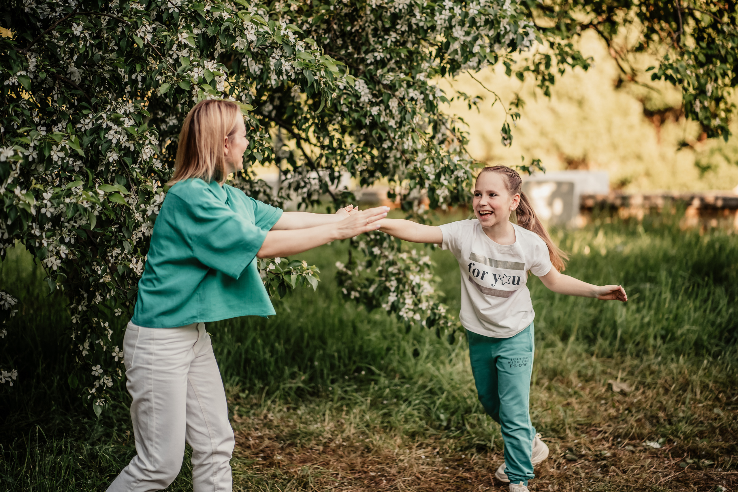 В парке весной. Выпускные альбомы в городе Кирове. Фотограф Екатерина Невская