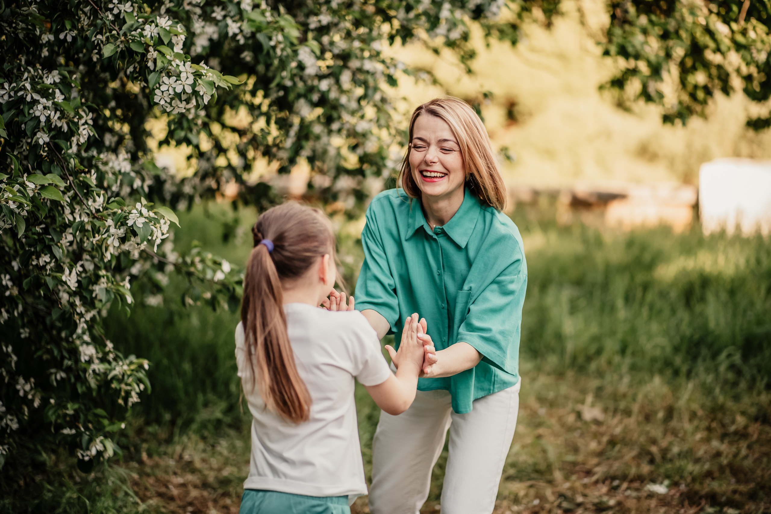 В парке весной. Выпускные альбомы в городе Кирове. Фотограф Екатерина Невская