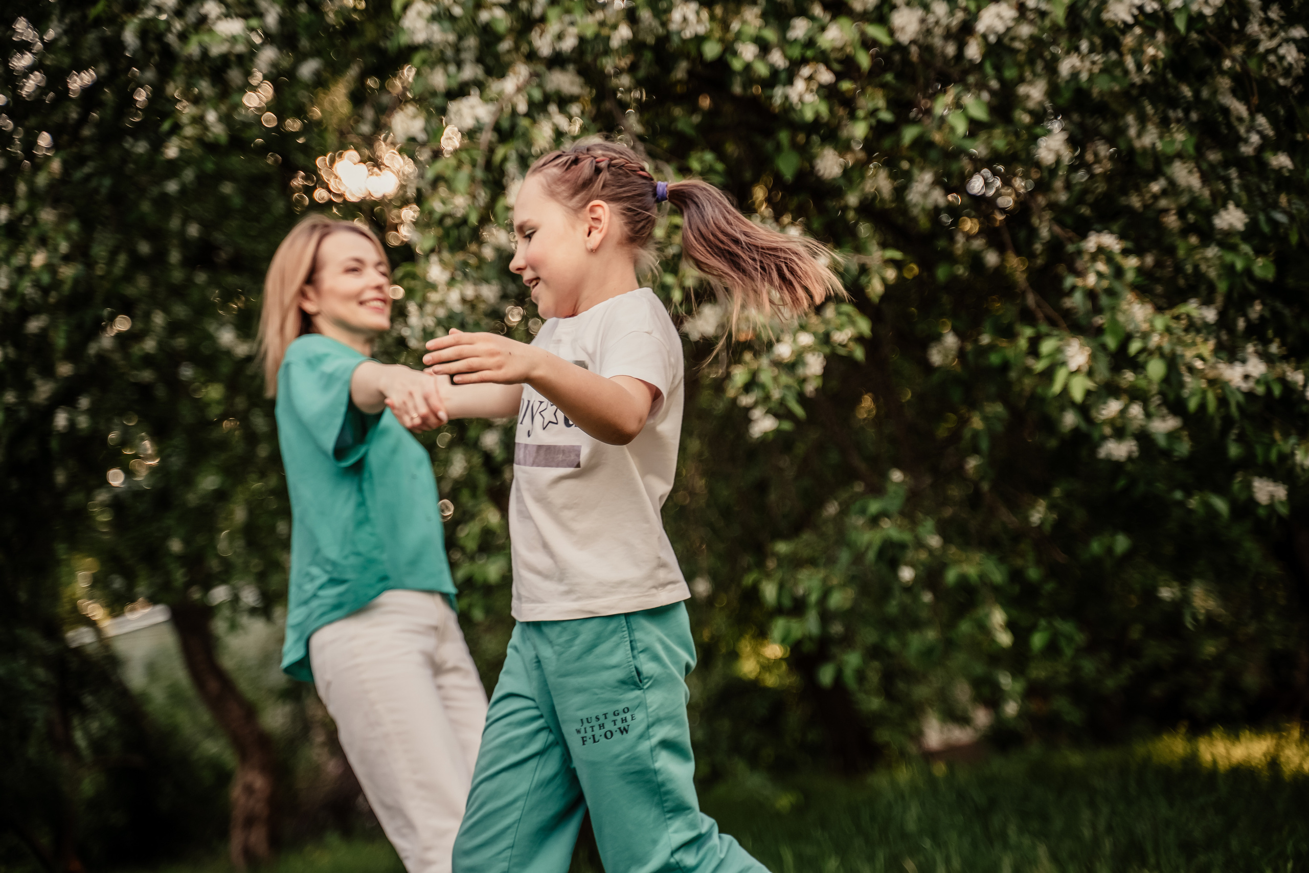 В парке весной. Выпускные альбомы в городе Кирове. Фотограф Екатерина Невская